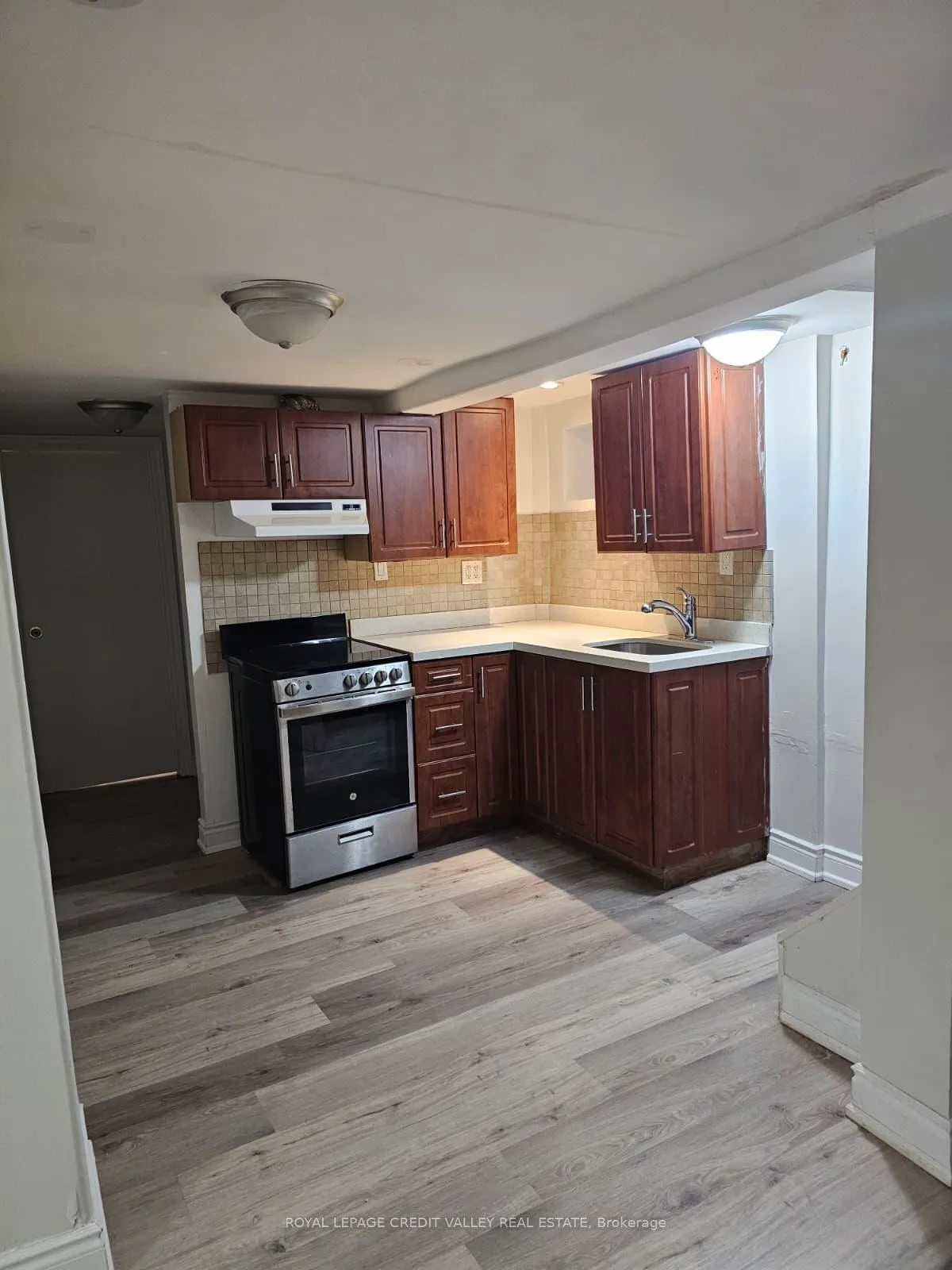 Photo 12 of Unit lower level, 672 Jane Street, Toronto, Rockcliffe-Smythe — HOMEH