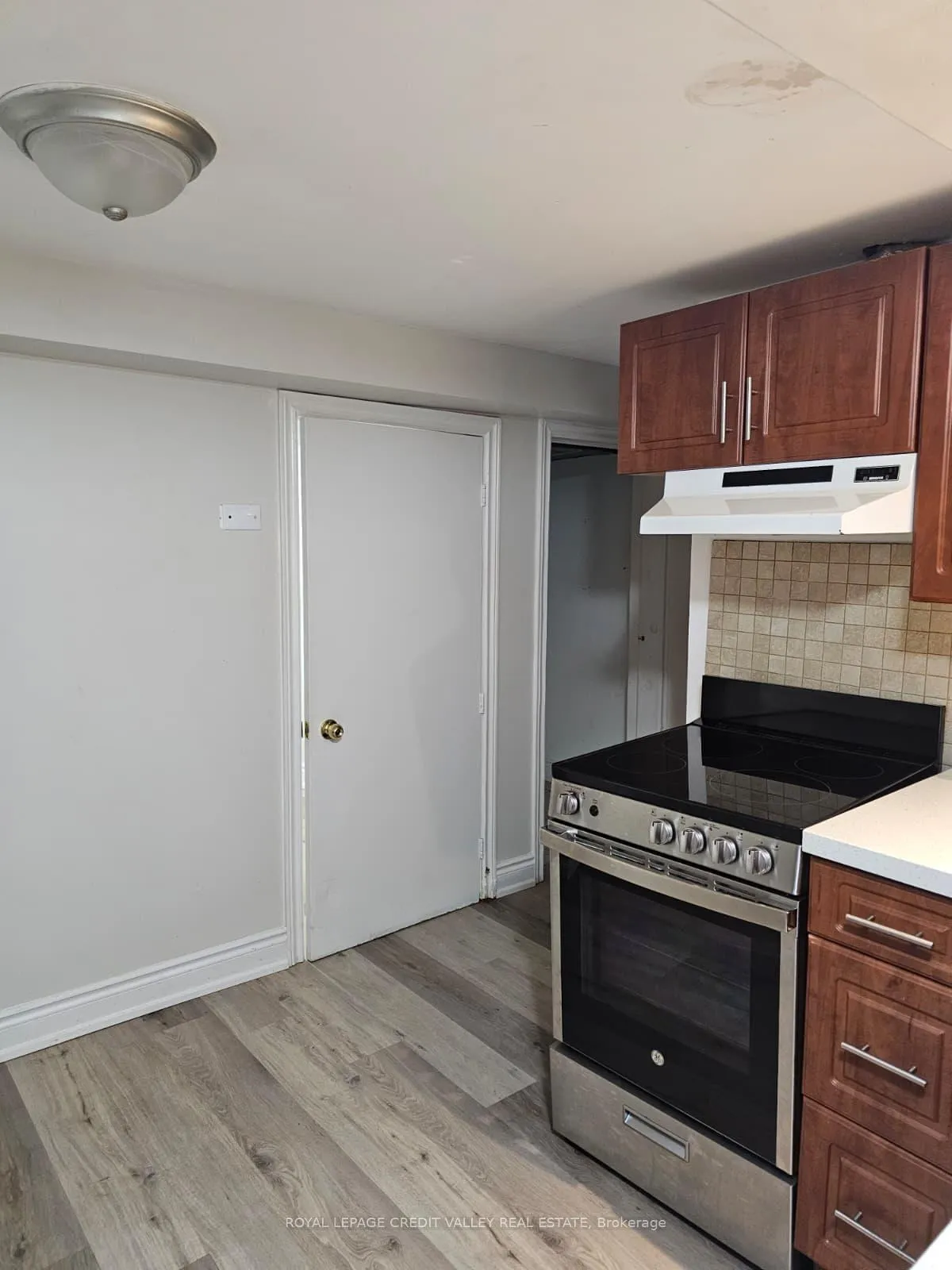 Photo 18 of Unit lower level, 672 Jane Street, Toronto, Rockcliffe-Smythe — HOMEH