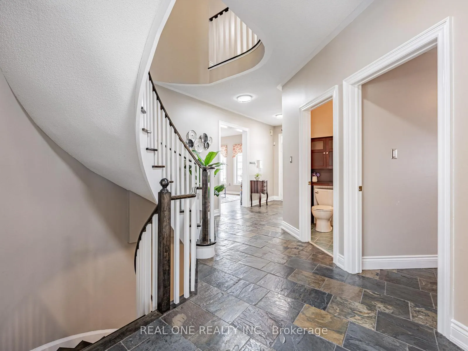 Photo 4 of 51 Hanson Crescent, Whitby, Brooklin — HOMEH