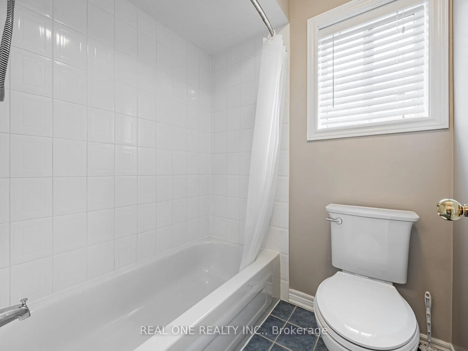 Photo 31 of 51 Hanson Crescent, Whitby, Brooklin — HOMEH