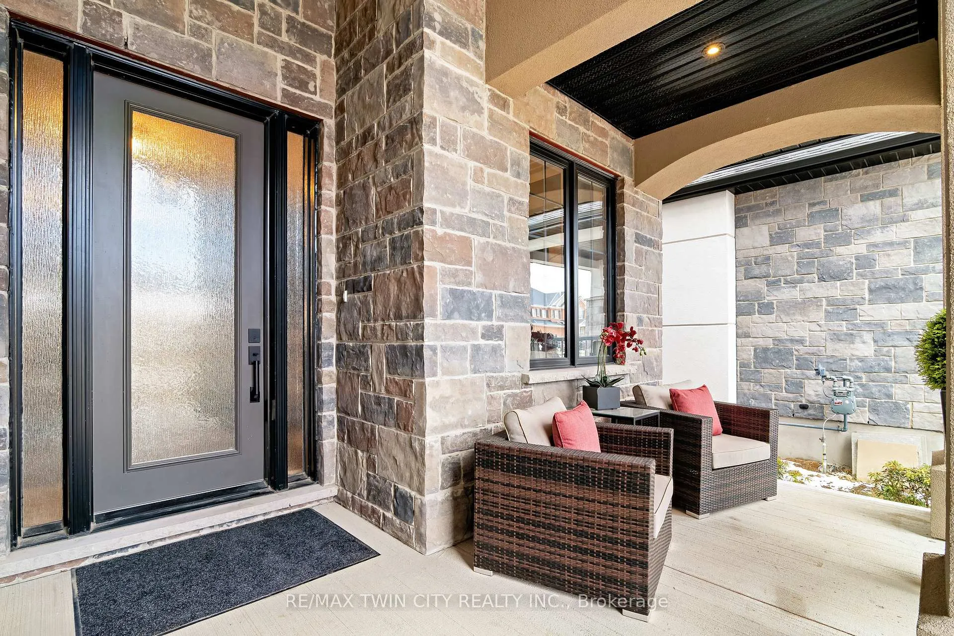 Photo 2 of 517 Blair Creek Drive, Kitchener — HOMEH
