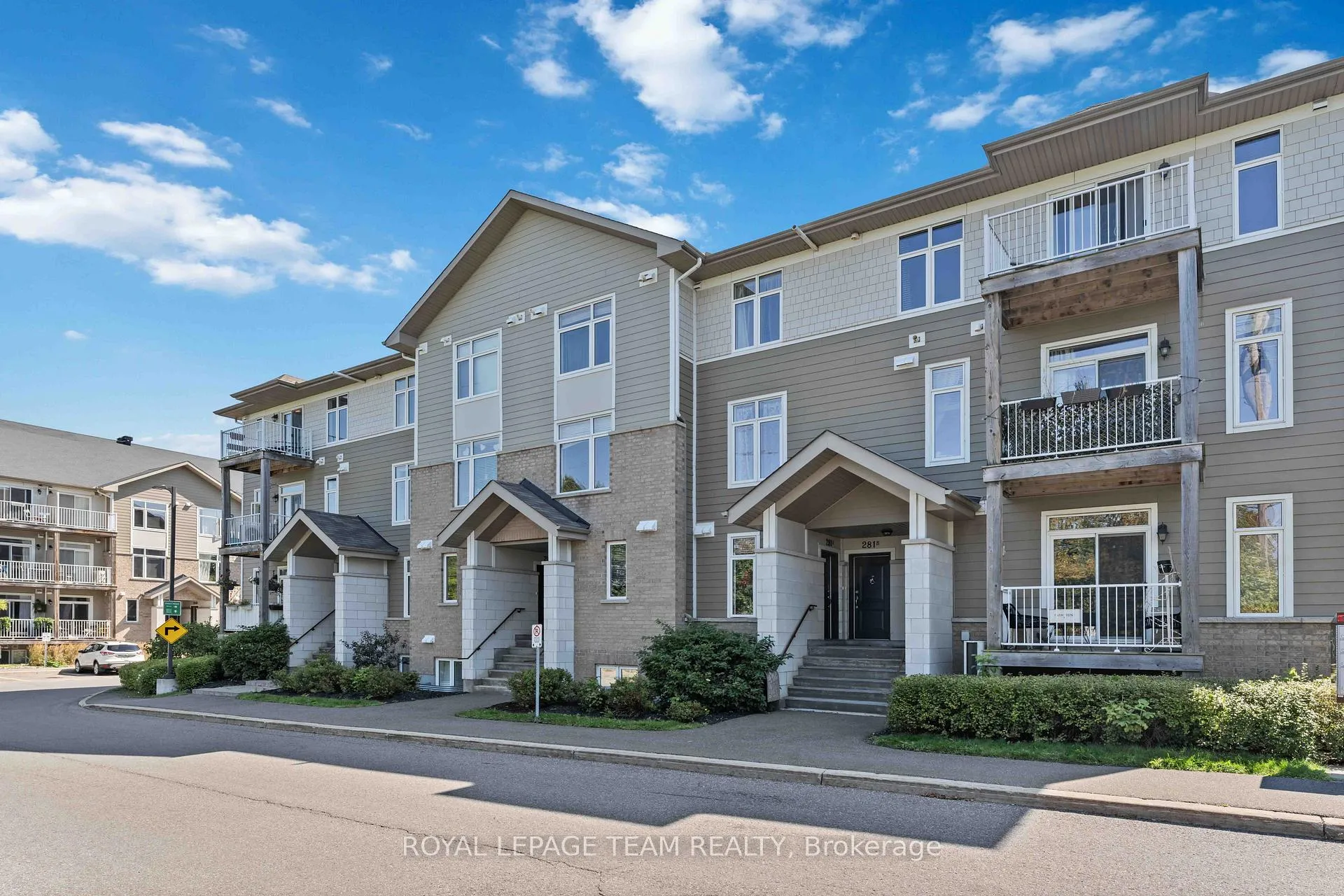 Photo 3 of Unit B, 289 Everest Private, Ottawa, Elmvale Acres — HOMEH