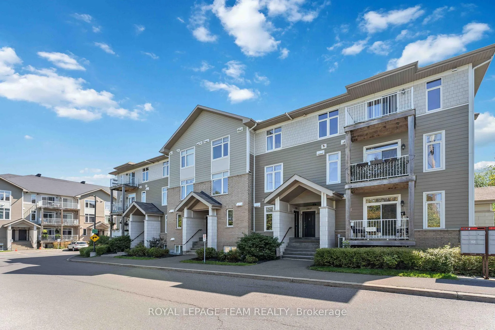 Photo 4 of Unit B, 289 Everest Private, Ottawa, Elmvale Acres — HOMEH