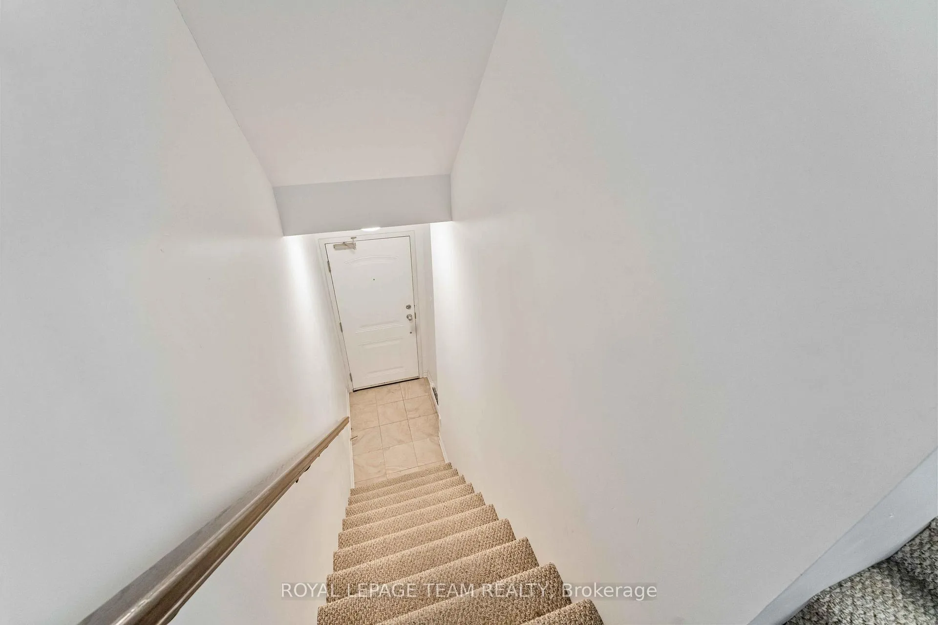 Photo 10 of Unit B, 289 Everest Private, Ottawa, Elmvale Acres — HOMEH