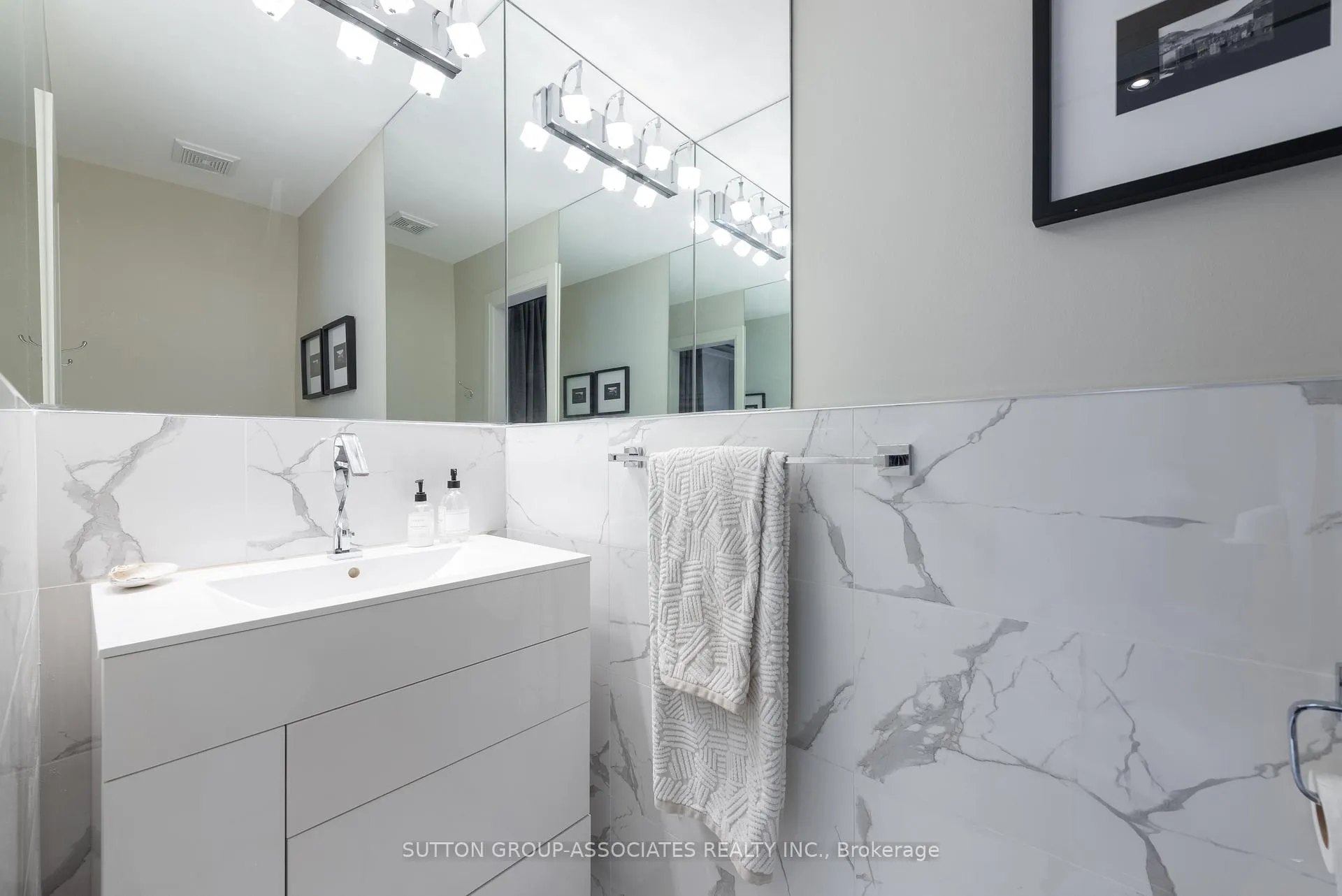 Photo 27 of 106 Uxbridge Avenue, Toronto, Weston-Pellam Park — HOMEH