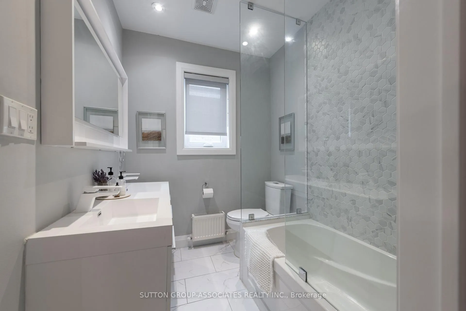 Photo 28 of 106 Uxbridge Avenue, Toronto, Weston-Pellam Park — HOMEH