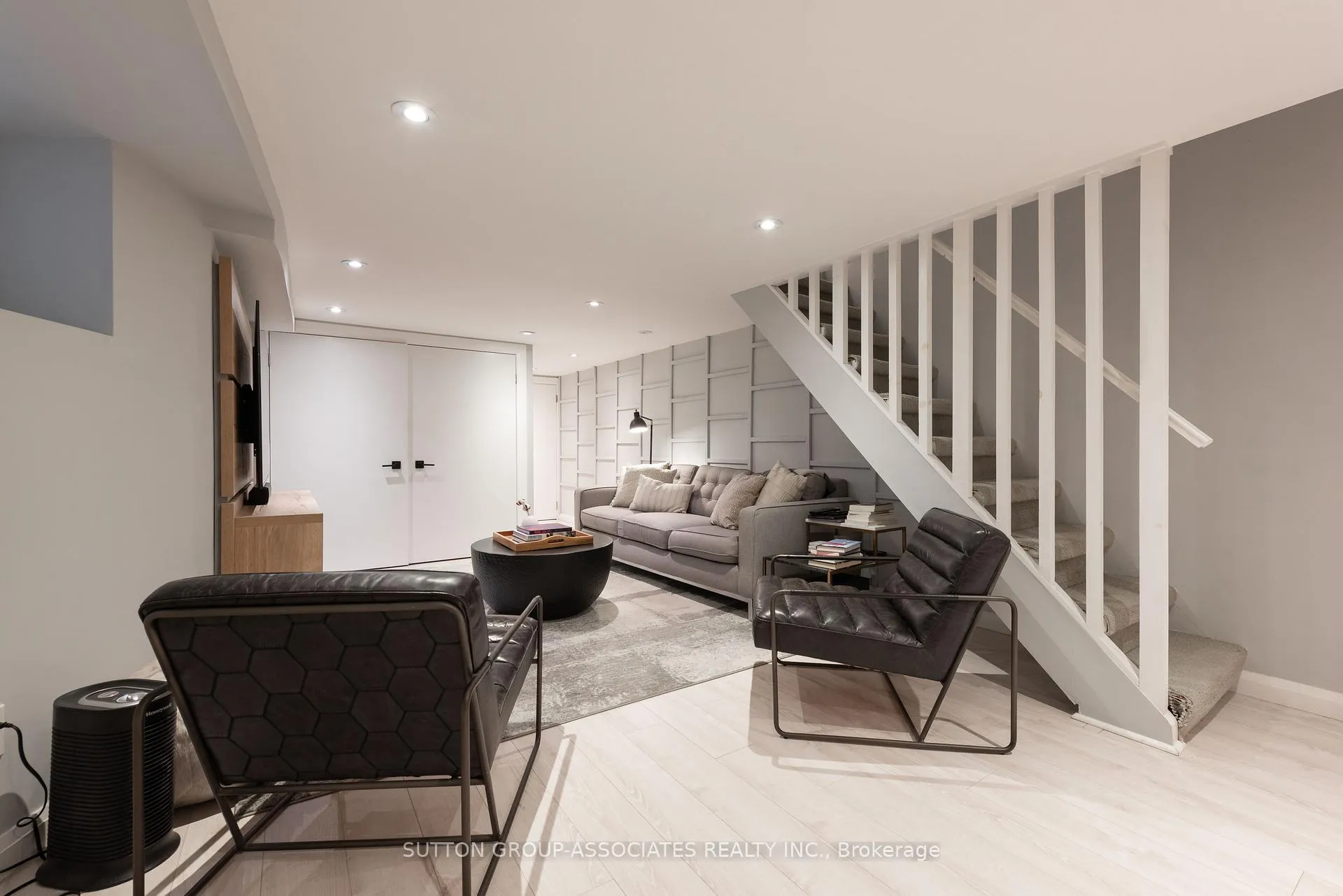Photo 37 of 106 Uxbridge Avenue, Toronto, Weston-Pellam Park — HOMEH
