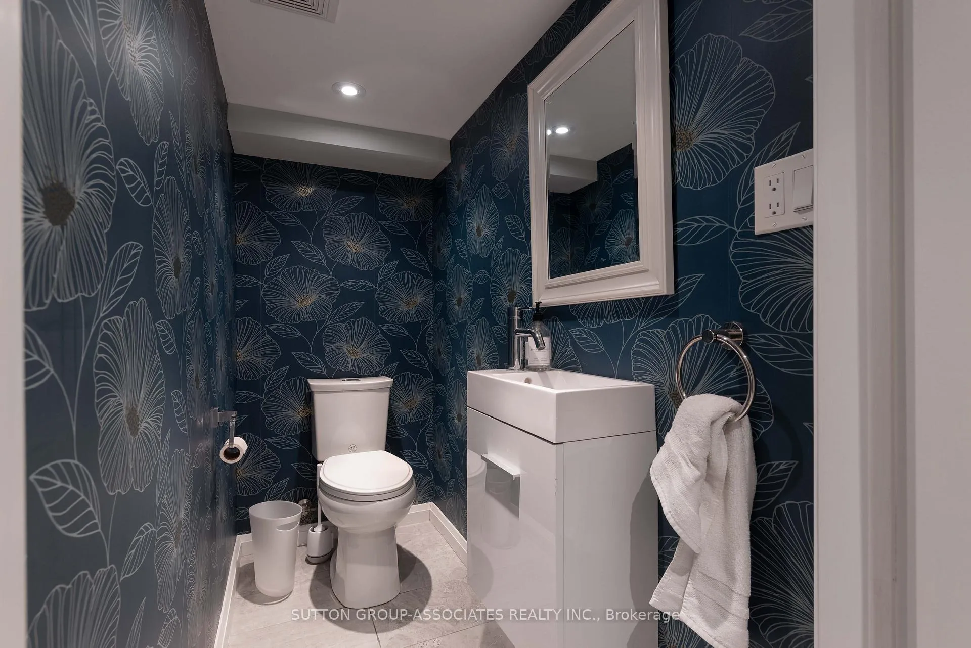 Photo 43 of 106 Uxbridge Avenue, Toronto, Weston-Pellam Park — HOMEH