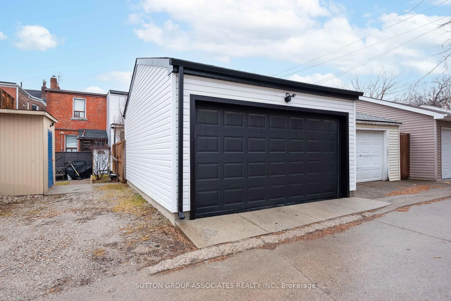 Photo 50 of 106 Uxbridge Avenue, Toronto, Weston-Pellam Park — HOMEH