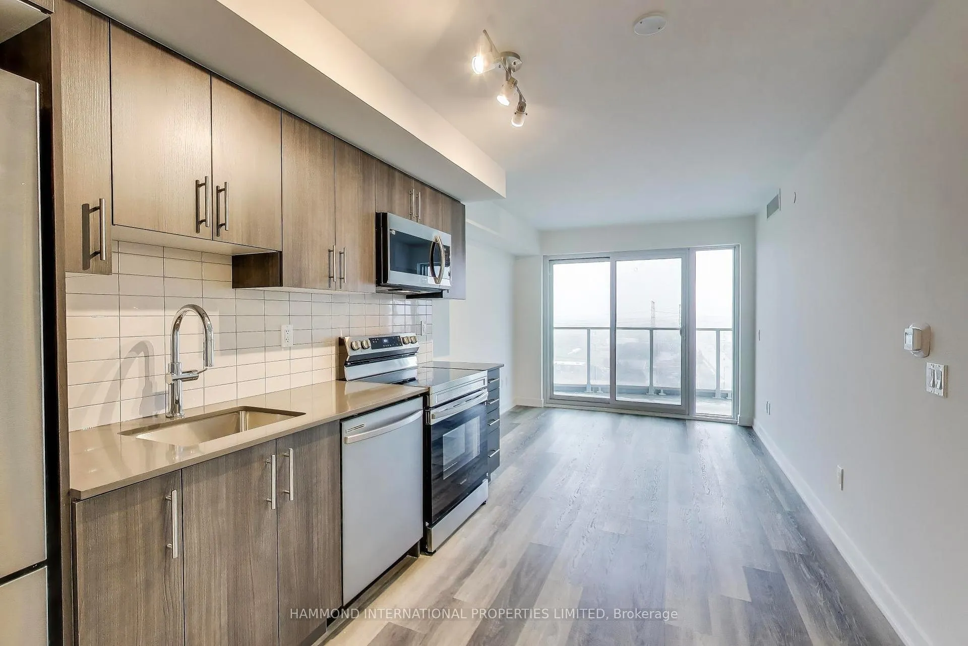 Photo 5 of Unit 1404, 1010 Sandy Beach Road, Pickering, Bay Ridges — HOMEH