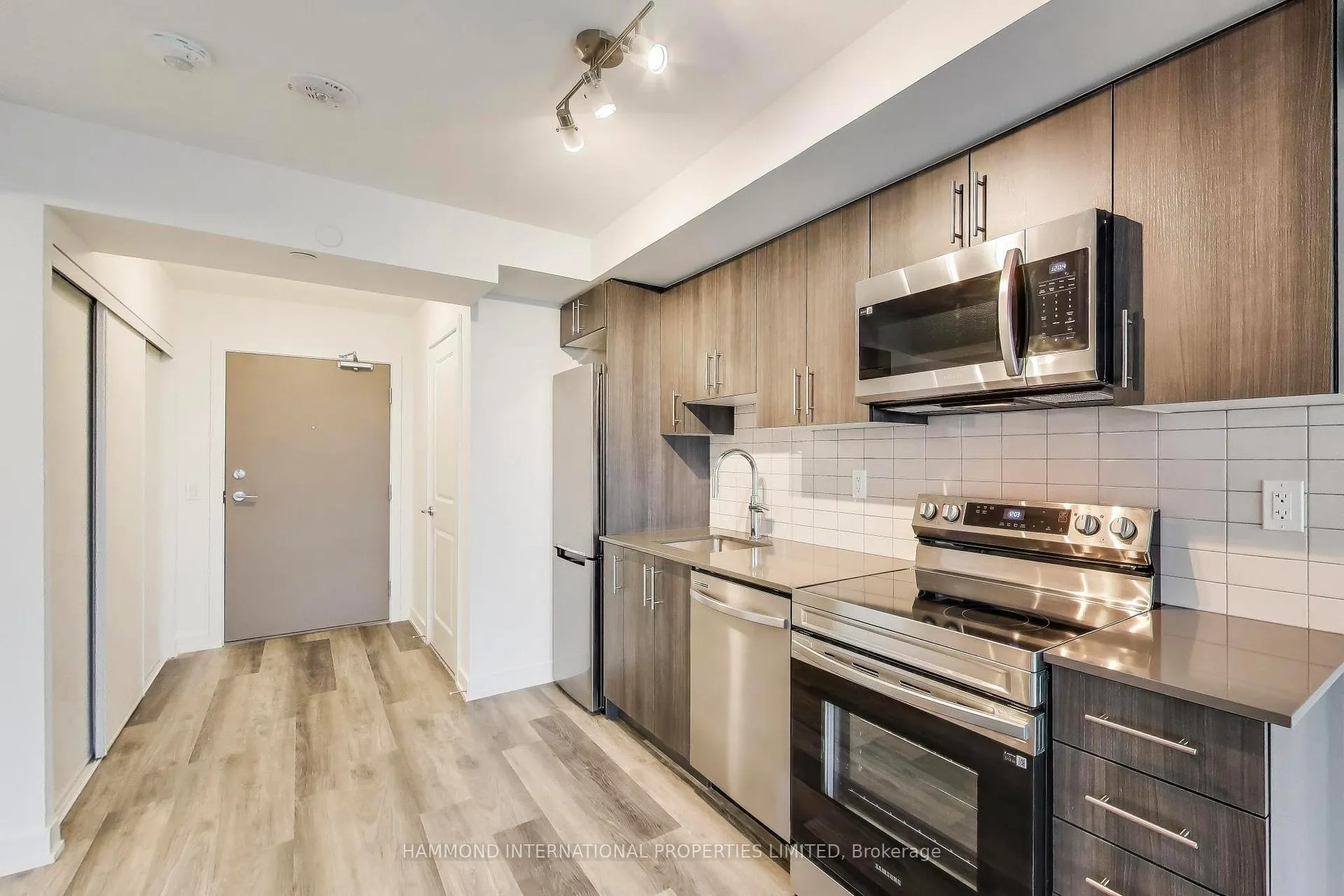 Photo 6 of Unit 1404, 1010 Sandy Beach Road, Pickering, Bay Ridges — HOMEH