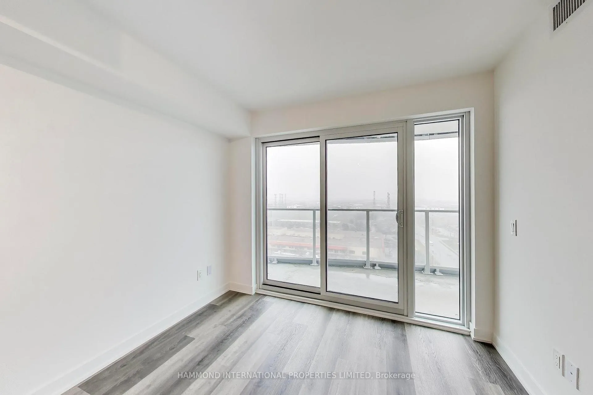 Photo 7 of Unit 1404, 1010 Sandy Beach Road, Pickering, Bay Ridges — HOMEH