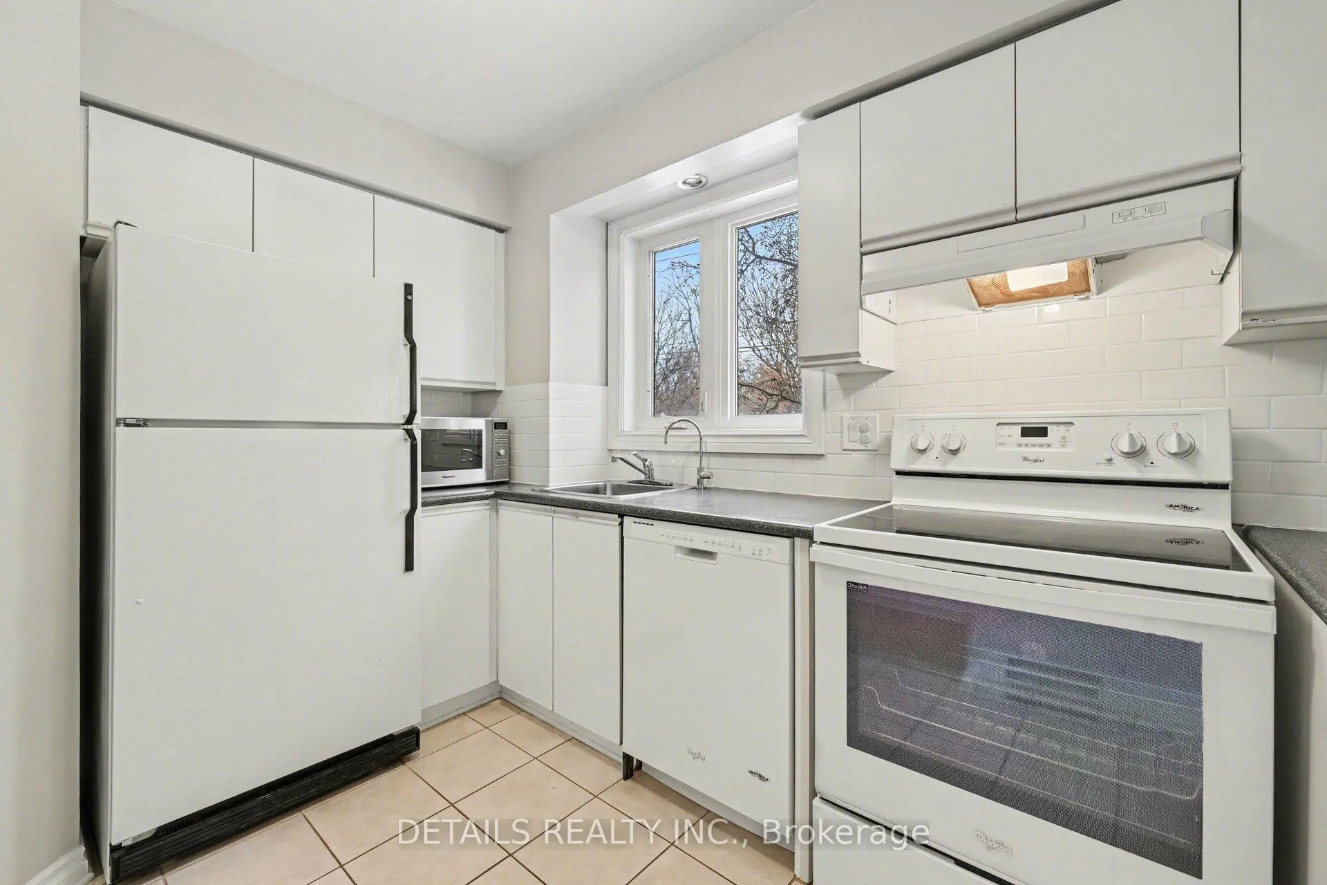 Photo 13 of 306 Briston Private, Ottawa, Hunt Club Park — HOMEH