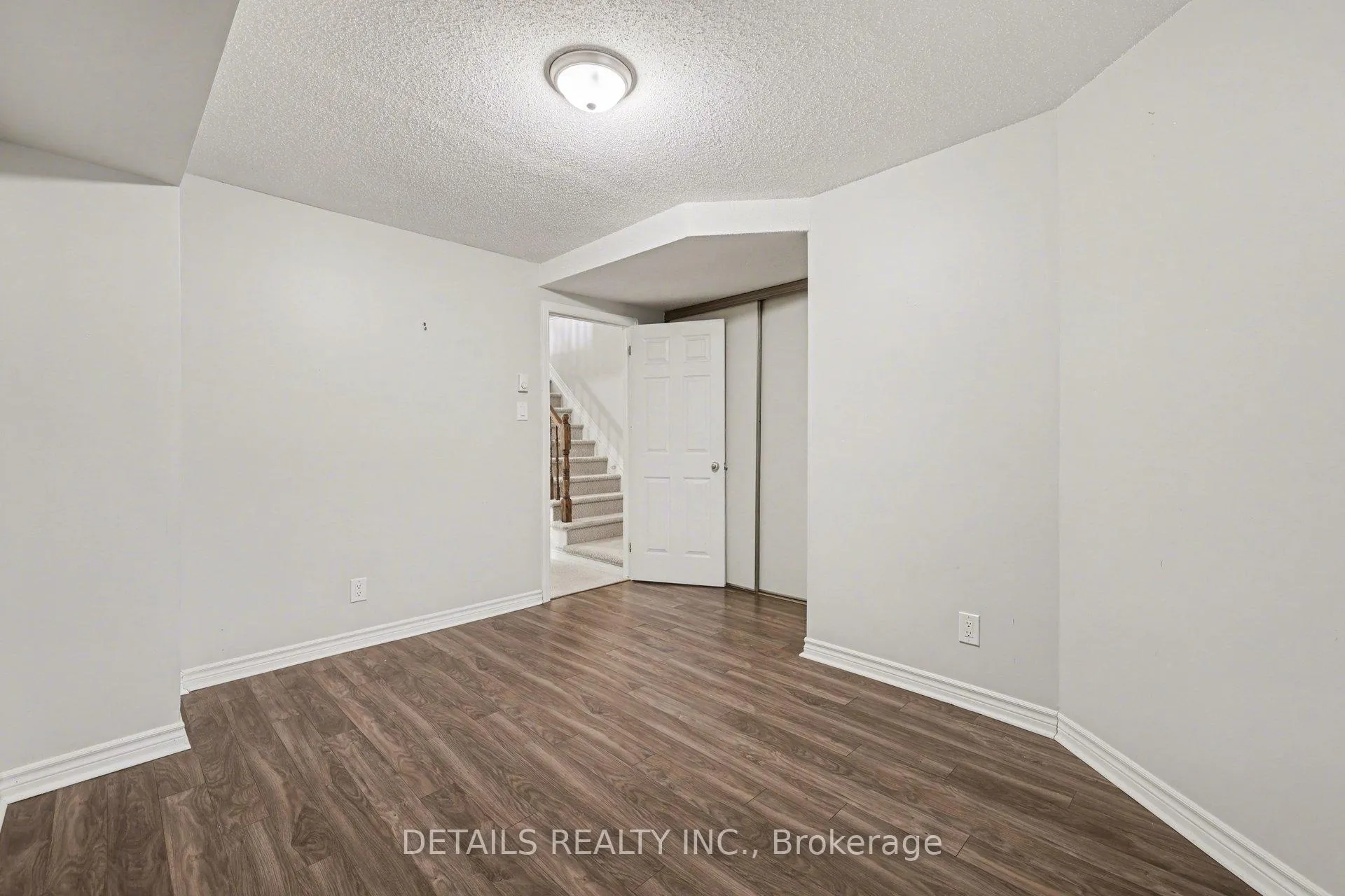 Photo 22 of 306 Briston Private, Ottawa, Hunt Club Park — HOMEH