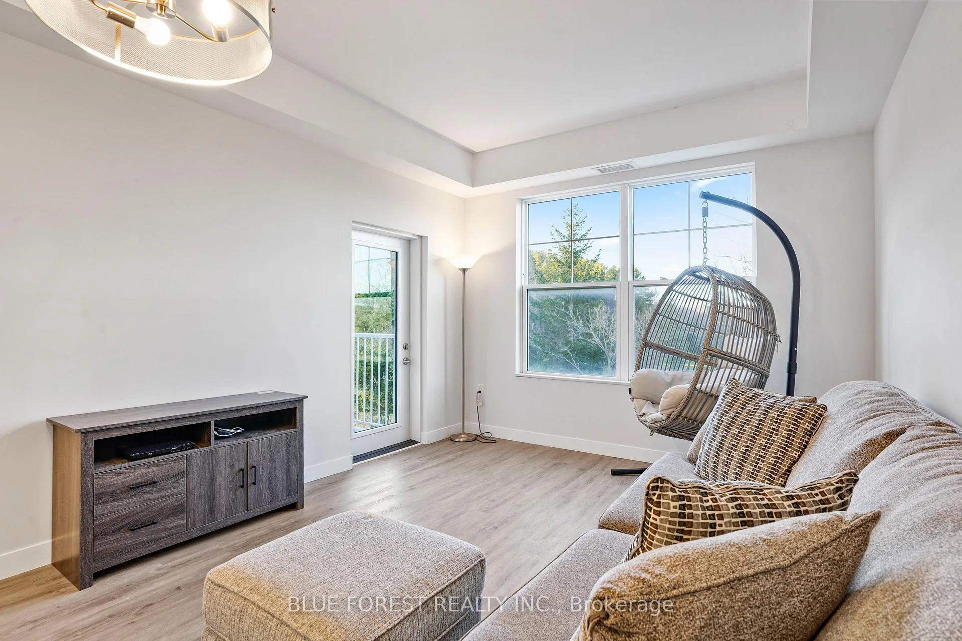 Photo 11 of Unit 307, 100 The Promenade, Central Elgin, Port Stanley — HOMEH