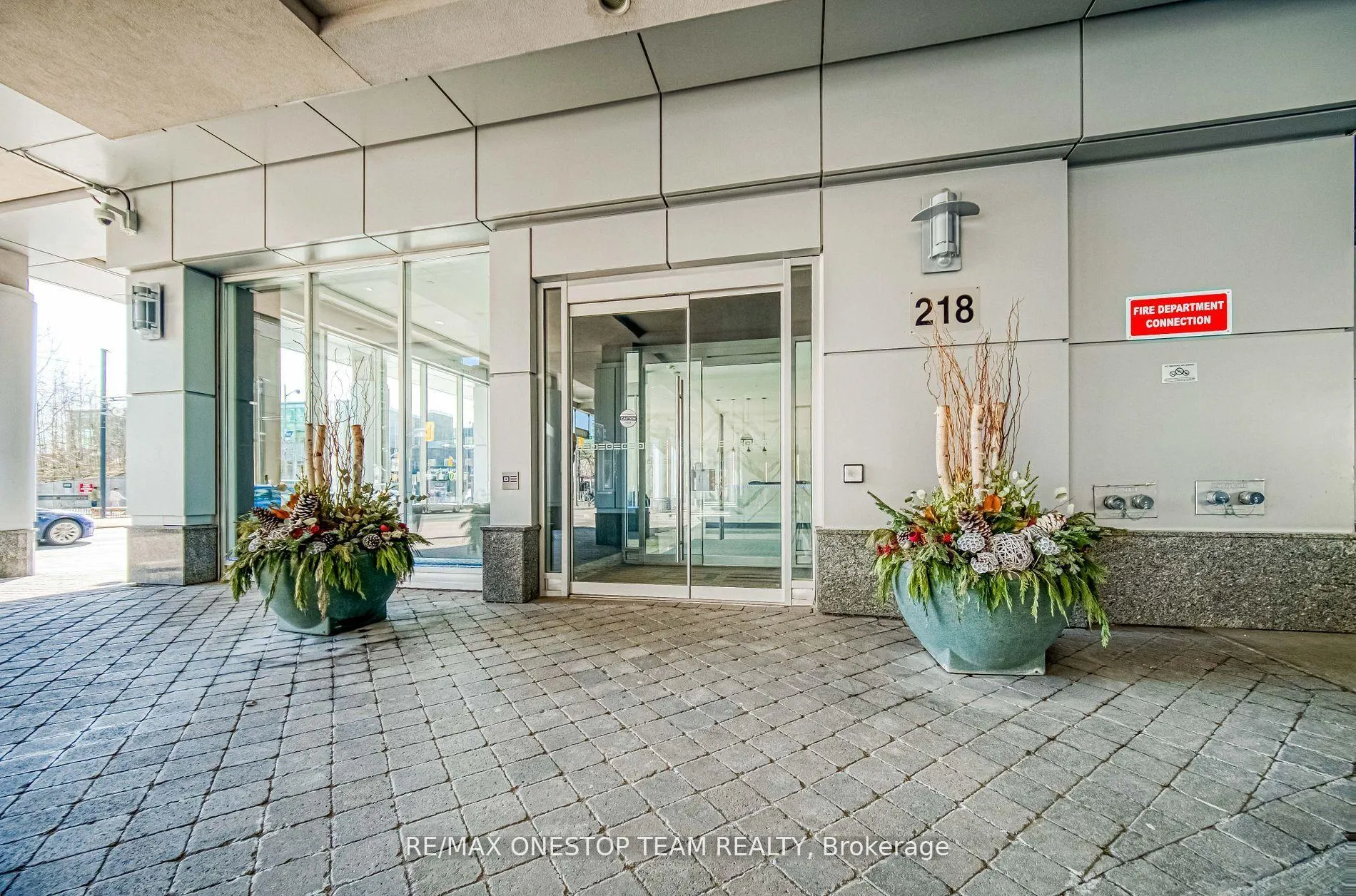 Photo 2 of Unit 1002, 218 Queens Quay W, Toronto, Waterfront Communities — HOMEH