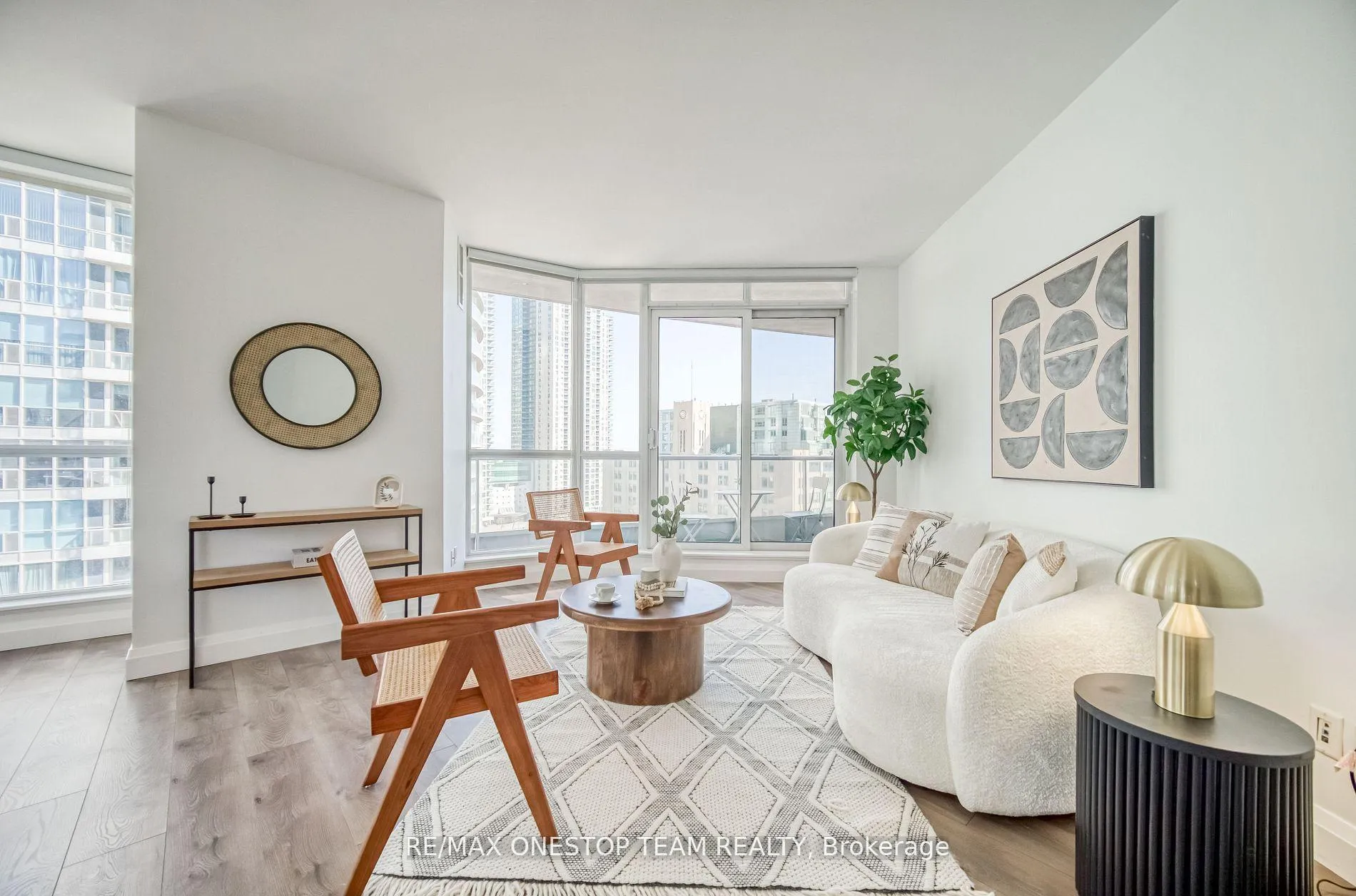 Photo 6 of Unit 1002, 218 Queens Quay W, Toronto, Waterfront Communities — HOMEH