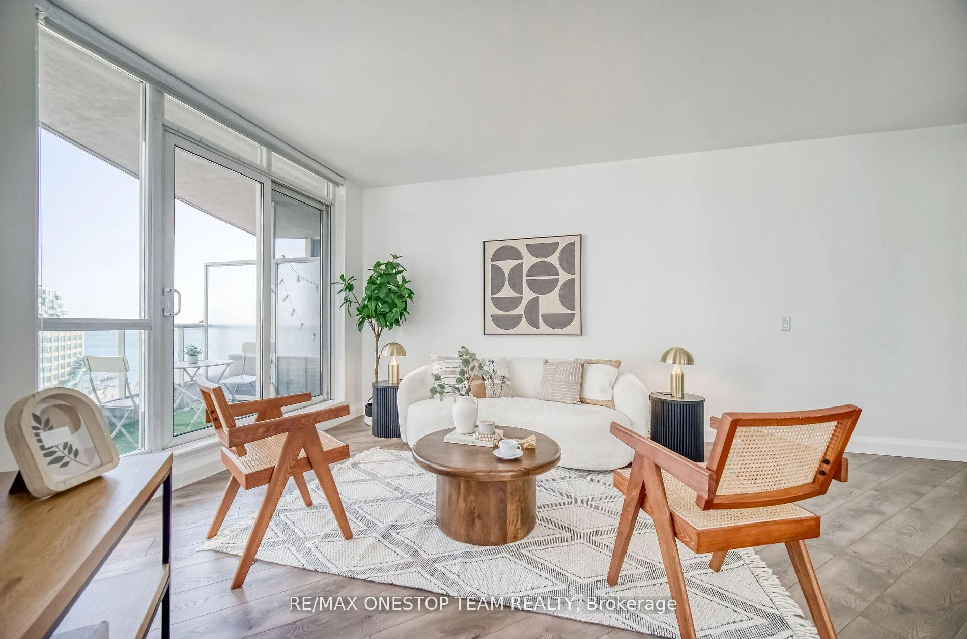 Photo 7 of Unit 1002, 218 Queens Quay W, Toronto, Waterfront Communities — HOMEH