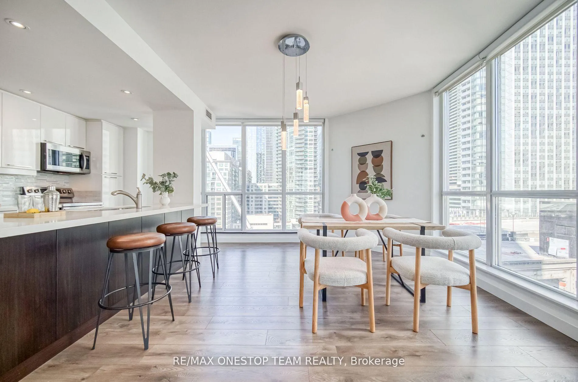 Photo 9 of Unit 1002, 218 Queens Quay W, Toronto, Waterfront Communities — HOMEH
