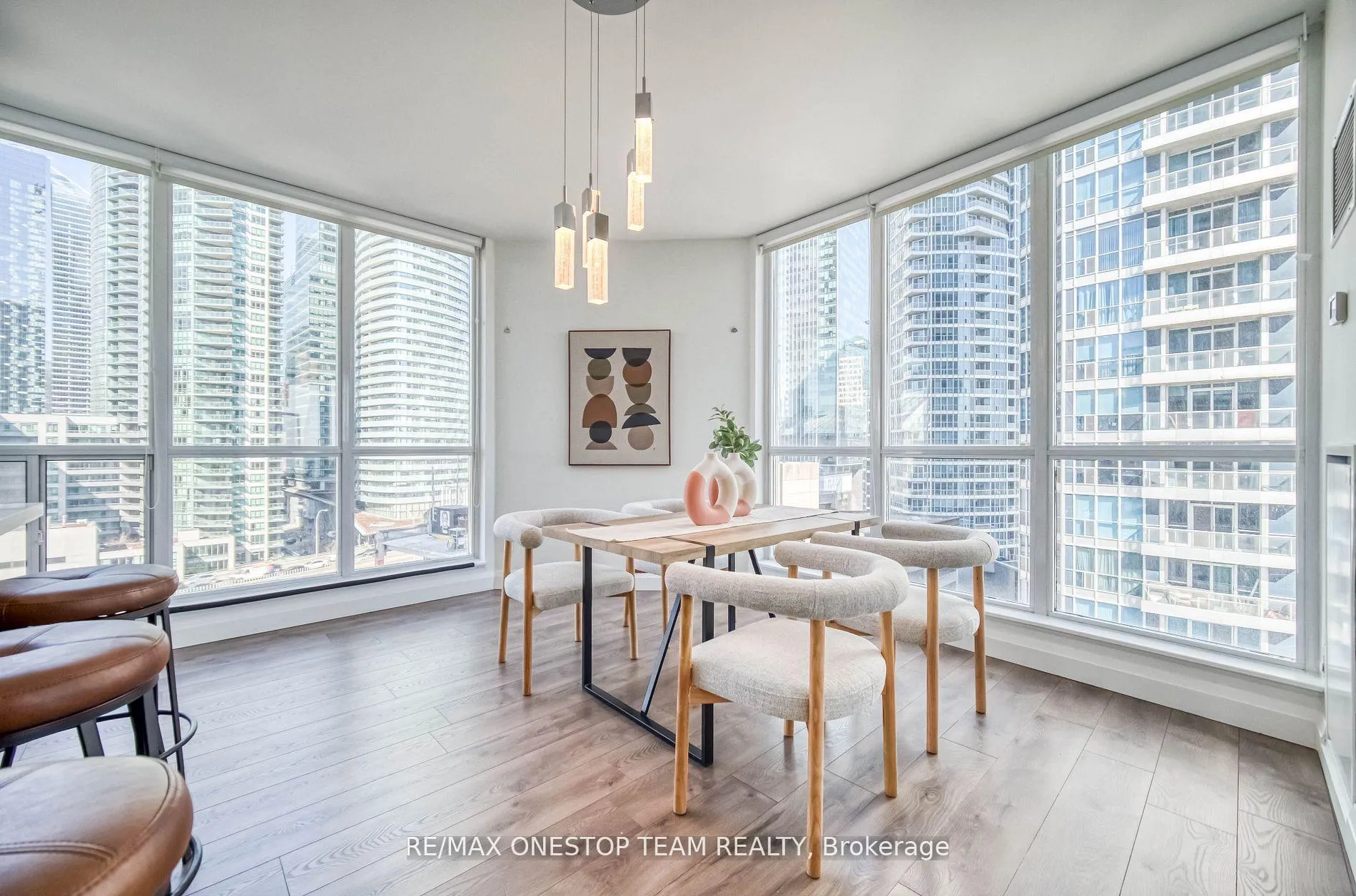 Photo 10 of Unit 1002, 218 Queens Quay W, Toronto, Waterfront Communities — HOMEH