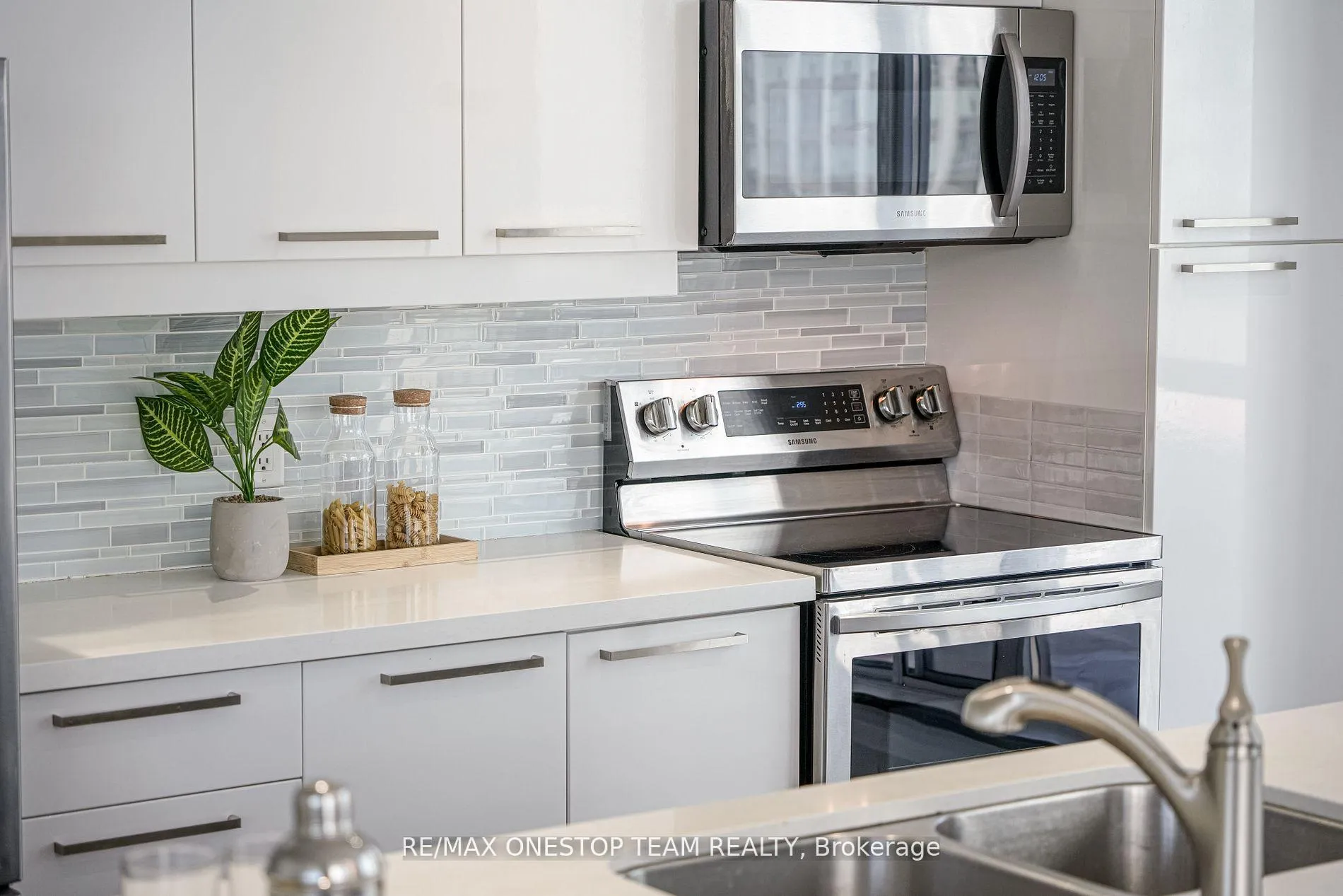 Photo 14 of Unit 1002, 218 Queens Quay W, Toronto, Waterfront Communities — HOMEH