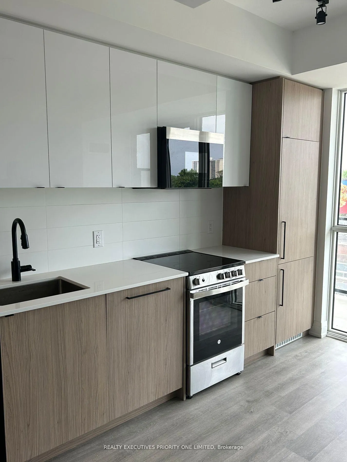 Photo 5 of Unit 407, 2369 Danforth Avenue, Toronto, East End-Danforth — HOMEH