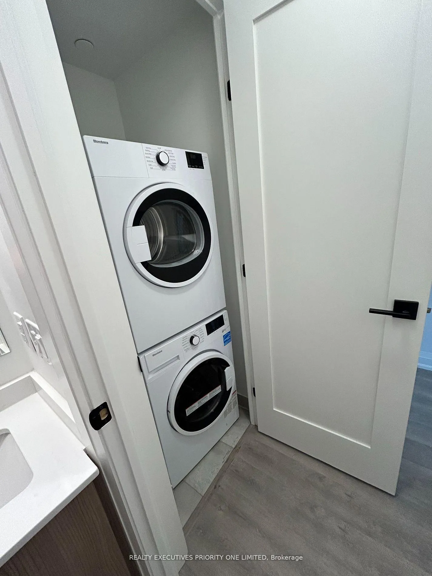 Photo 11 of Unit 407, 2369 Danforth Avenue, Toronto, East End-Danforth — HOMEH
