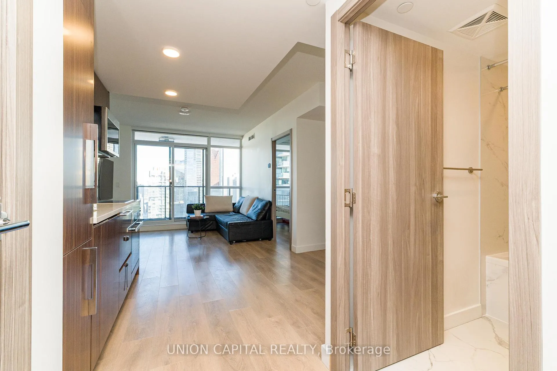 Photo 7 of Unit 4502, 38 Widmer Street, Toronto, Waterfront Communities — HOMEH