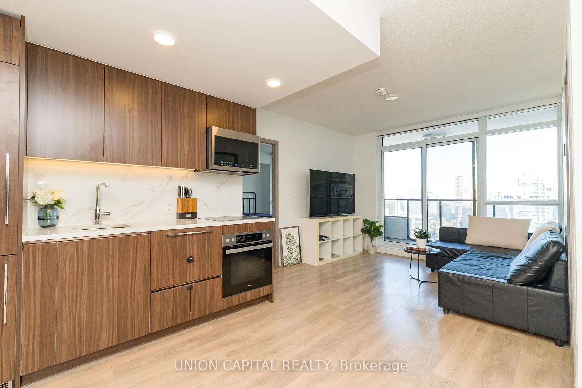 Photo 8 of Unit 4502, 38 Widmer Street, Toronto, Waterfront Communities — HOMEH