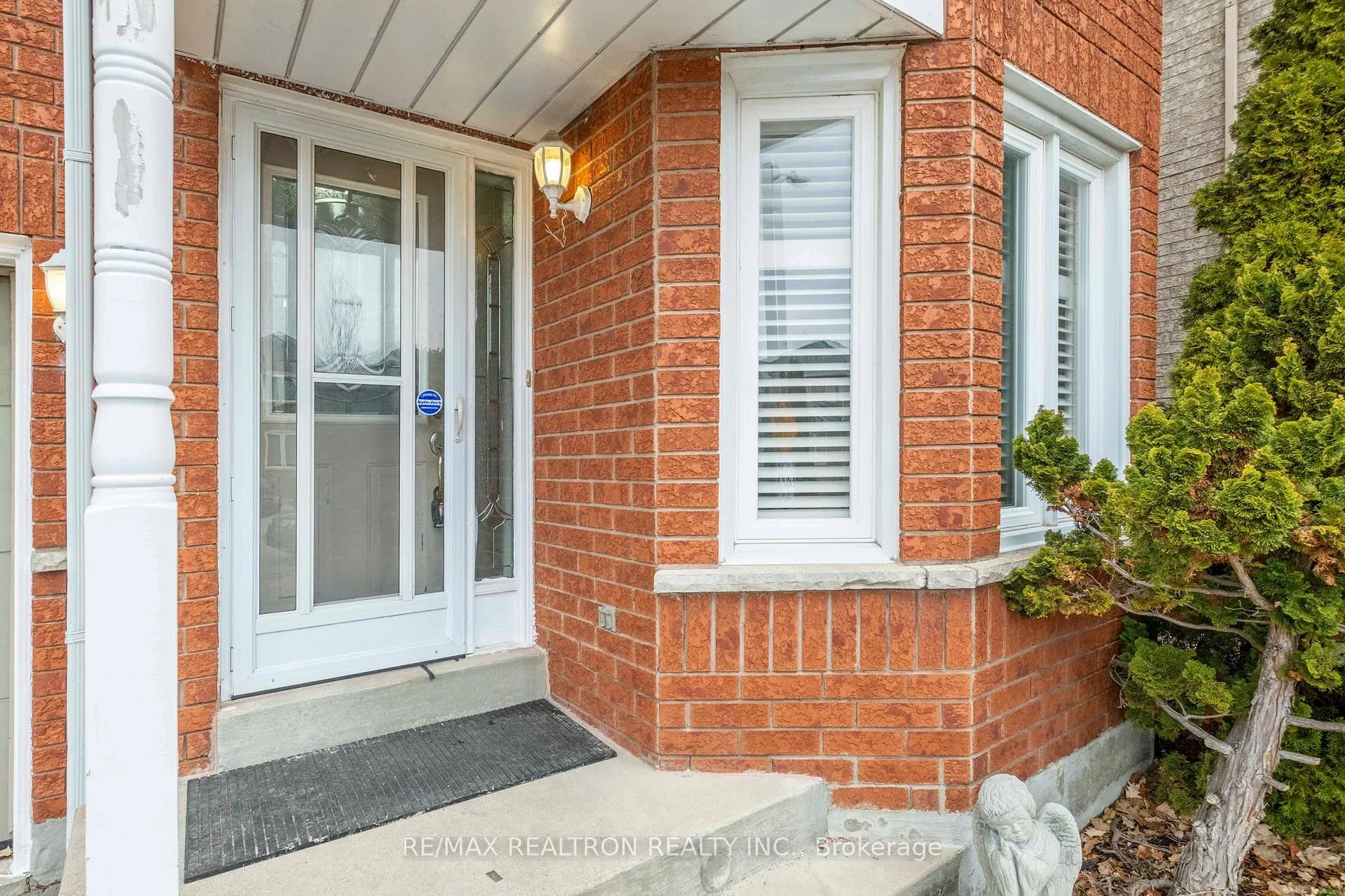 Photo 3 of 68 Lavender Place, Vaughan, East Woodbridge — HOMEH