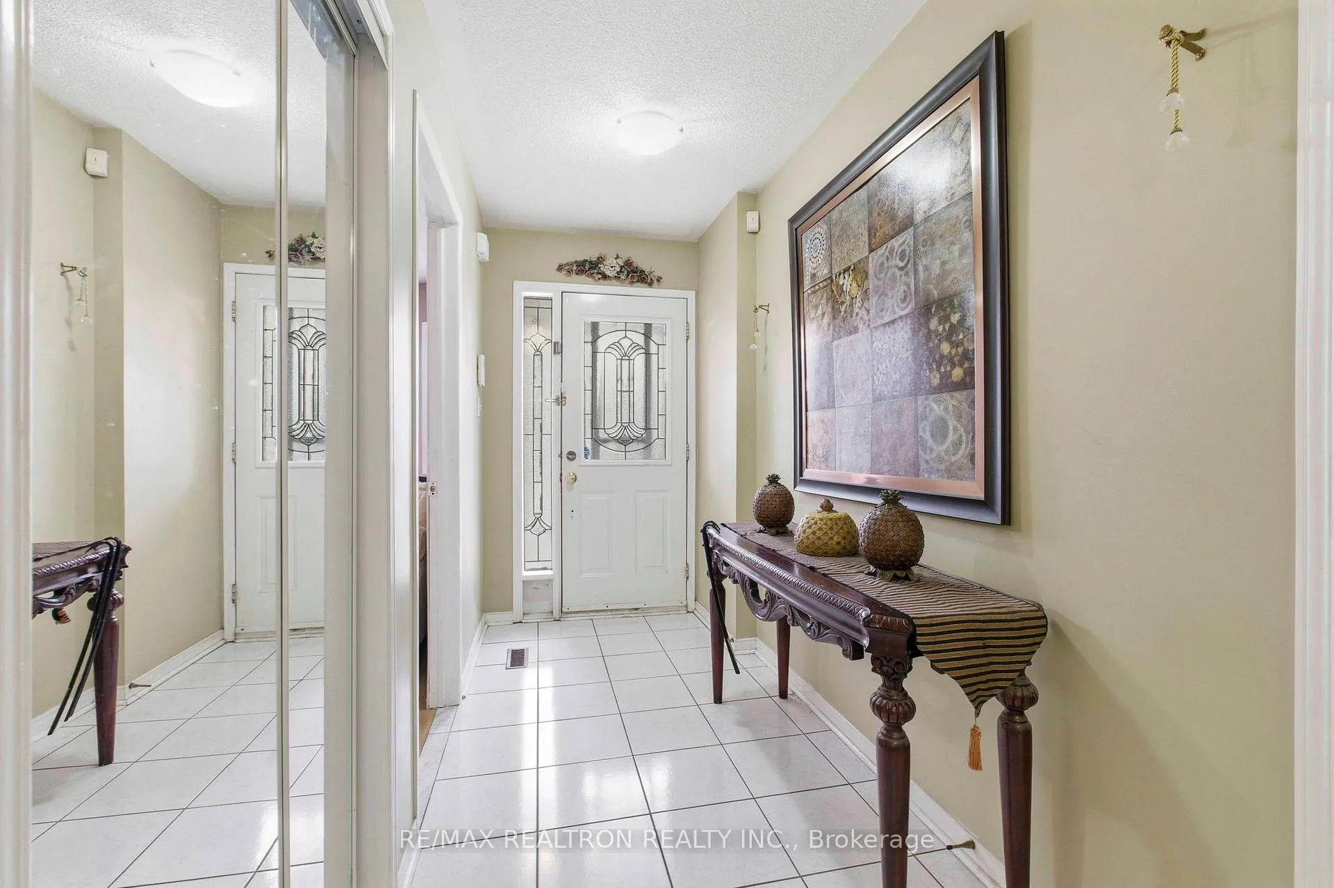Photo 4 of 68 Lavender Place, Vaughan, East Woodbridge — HOMEH
