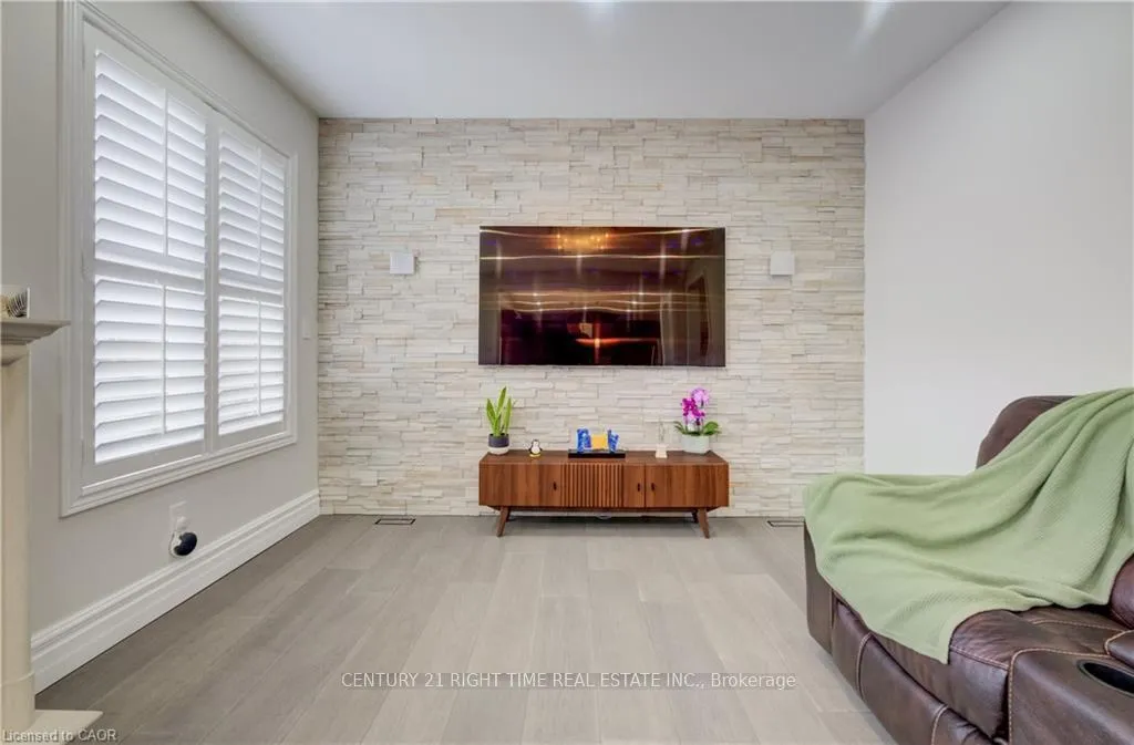 Photo 9 of 4612 Doug Wright Drive, Burlington, Alton — HOMEH