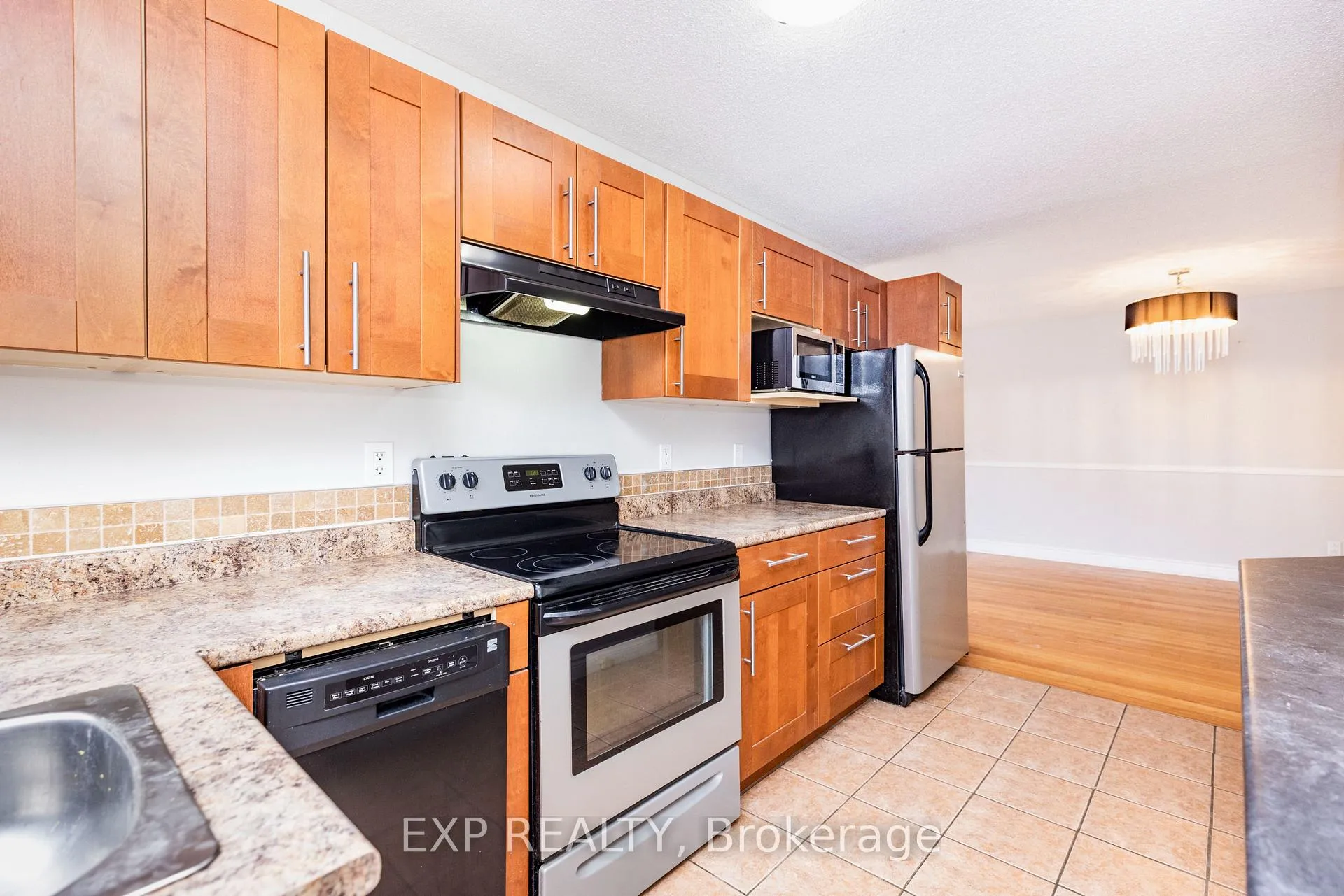 Photo 12 of 1272 Maitland Avenue, Ottawa, Copeland Park — HOMEH
