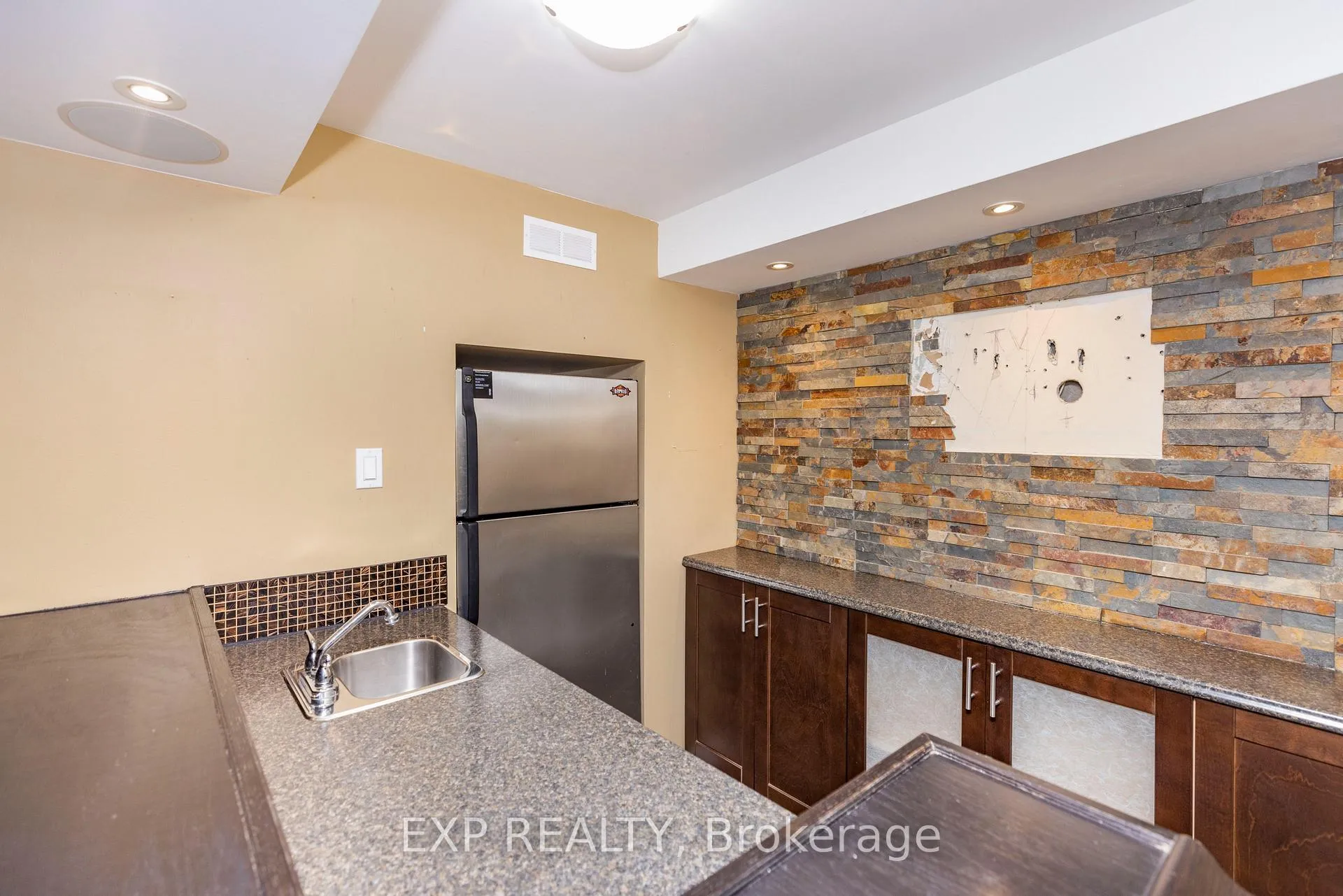 Photo 26 of 1272 Maitland Avenue, Ottawa, Copeland Park — HOMEH