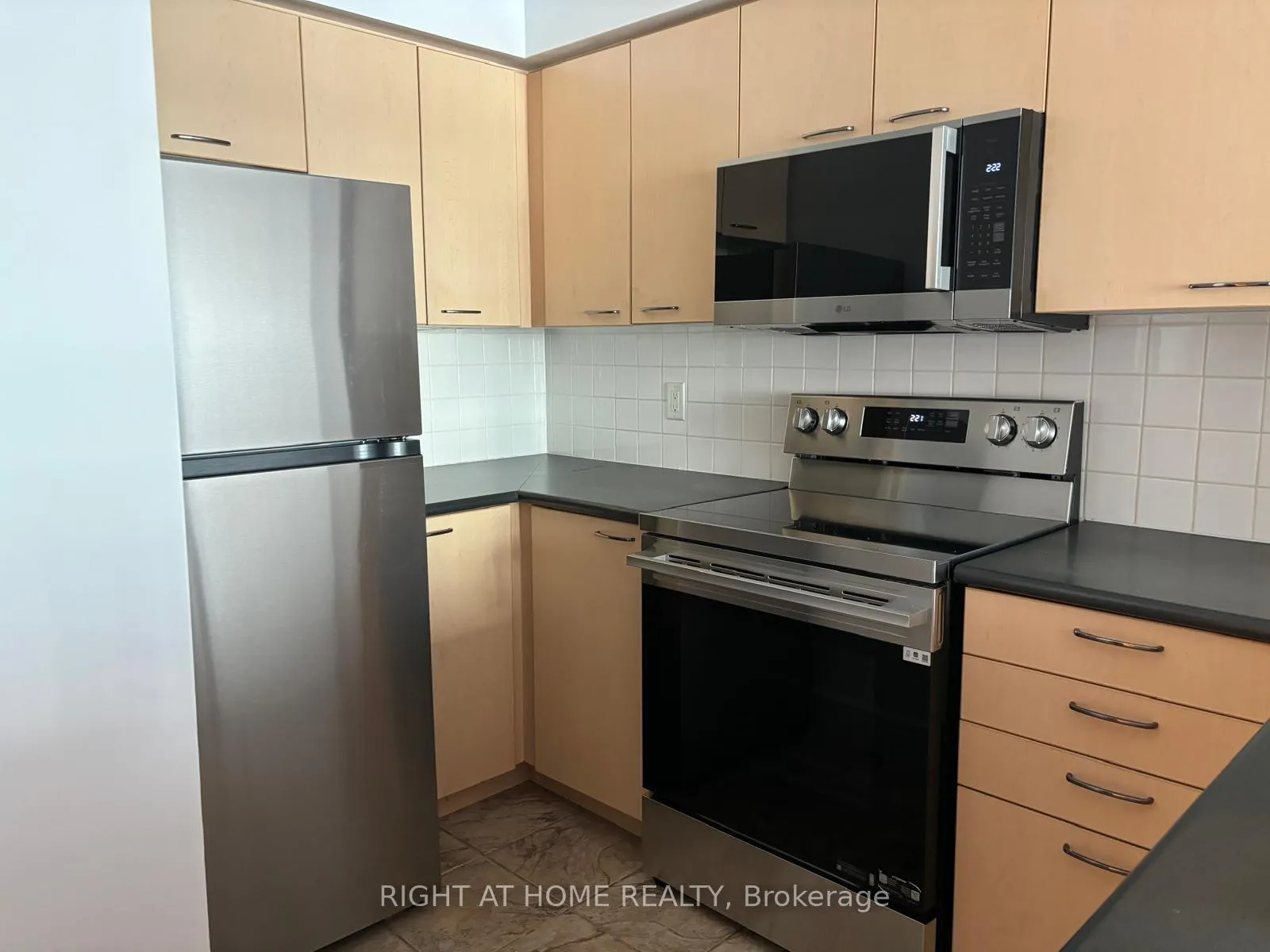 Photo 5 of Unit 312, 48 Suncrest Boulevard, Markham, Commerce Valley — HOMEH