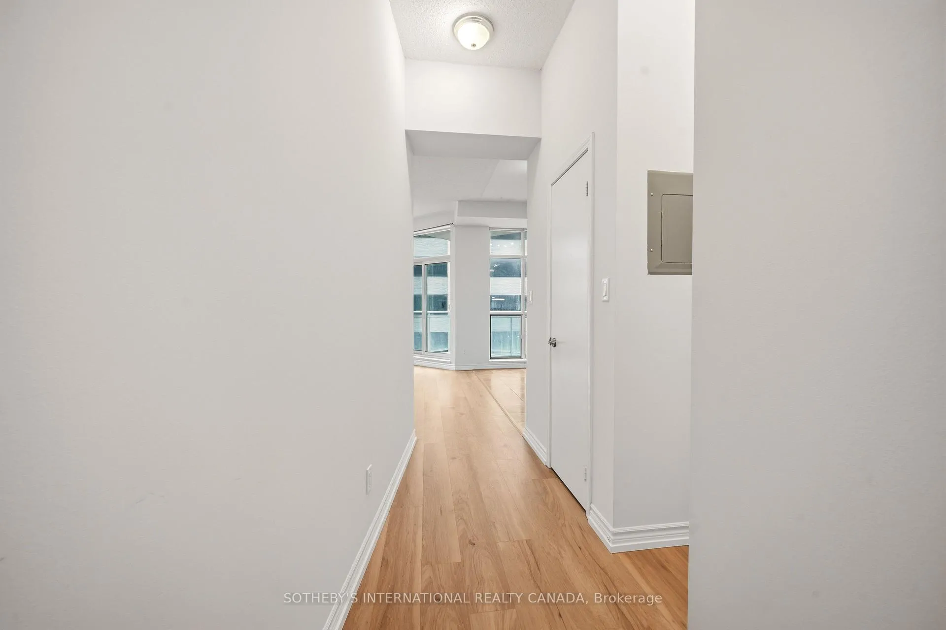 Photo 2 of Unit 312, 410 Queens Quay W, Toronto, Waterfront Communities — HOMEH