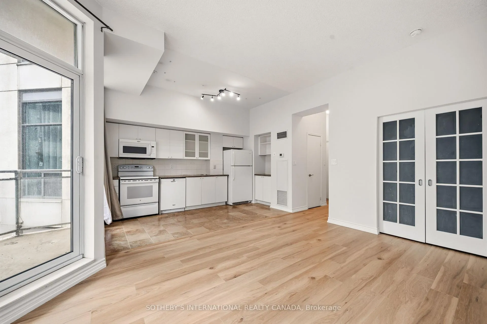Photo 3 of Unit 312, 410 Queens Quay W, Toronto, Waterfront Communities — HOMEH