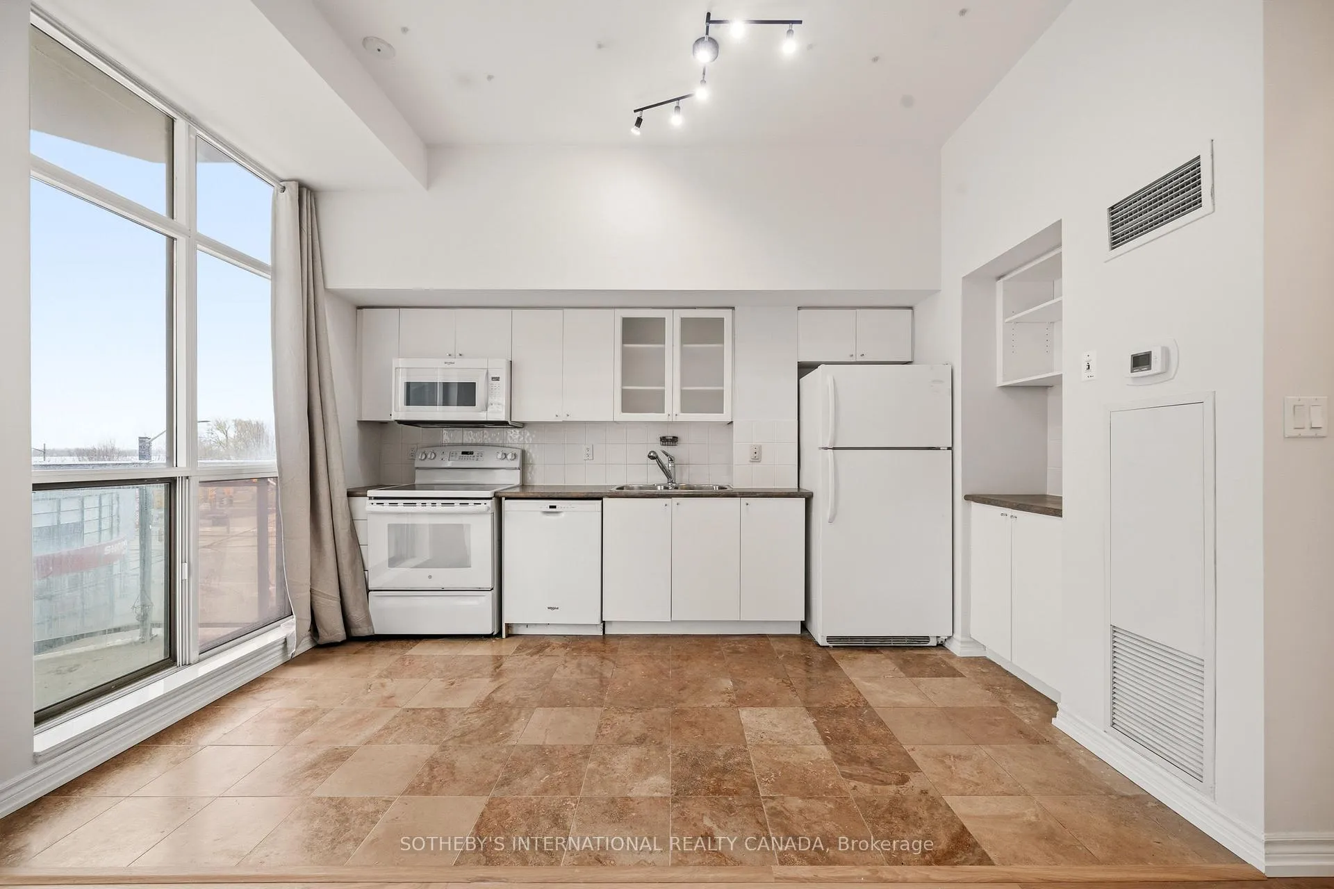 Photo 4 of Unit 312, 410 Queens Quay W, Toronto, Waterfront Communities — HOMEH