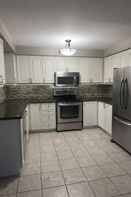 Photo 2 of 66 Landerville Lane, Clarington, Bowmanville — HOMEH
