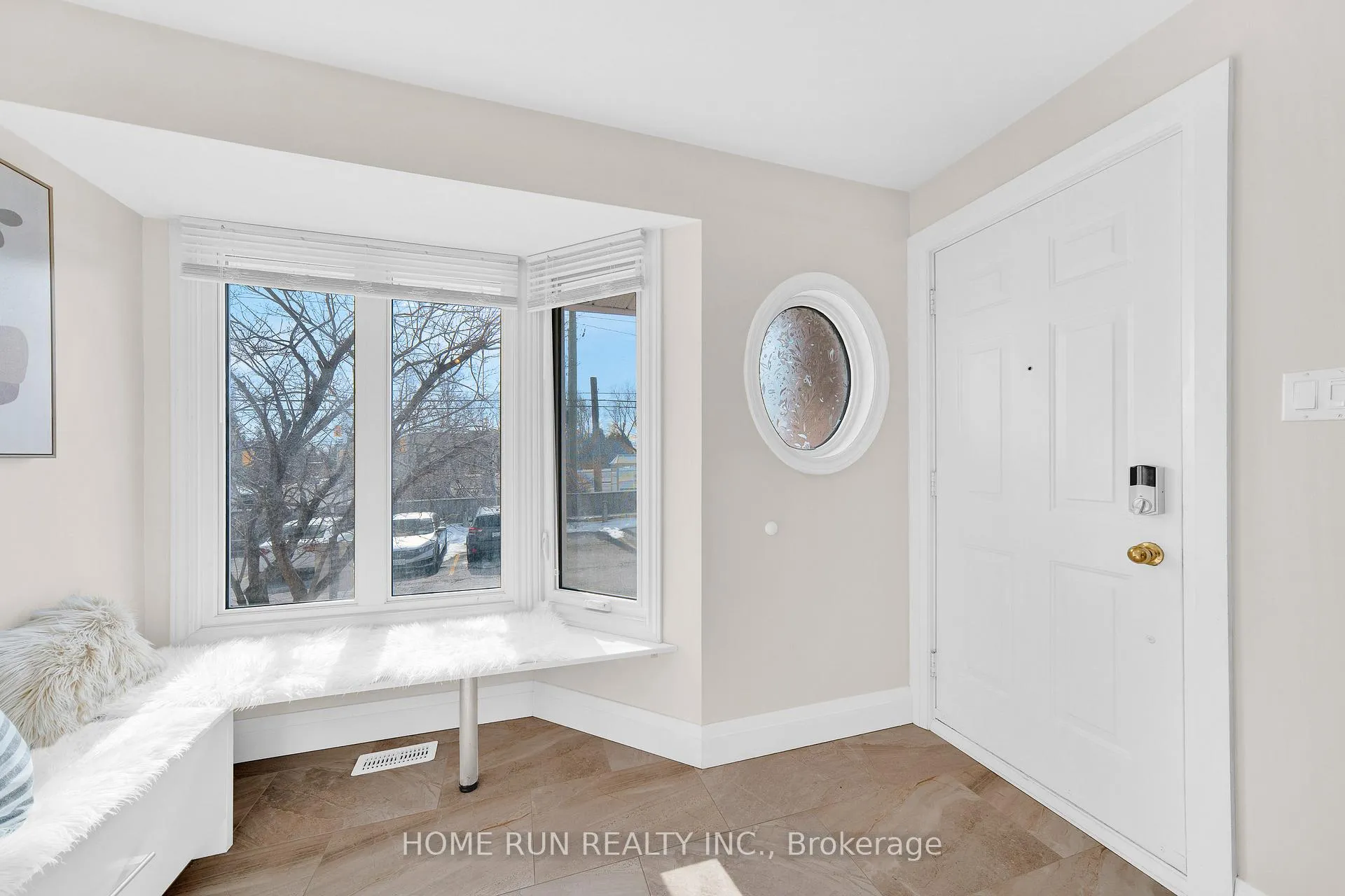 Photo 4 of 1150 Gablefield Private, Ottawa, Beaconwood — HOMEH