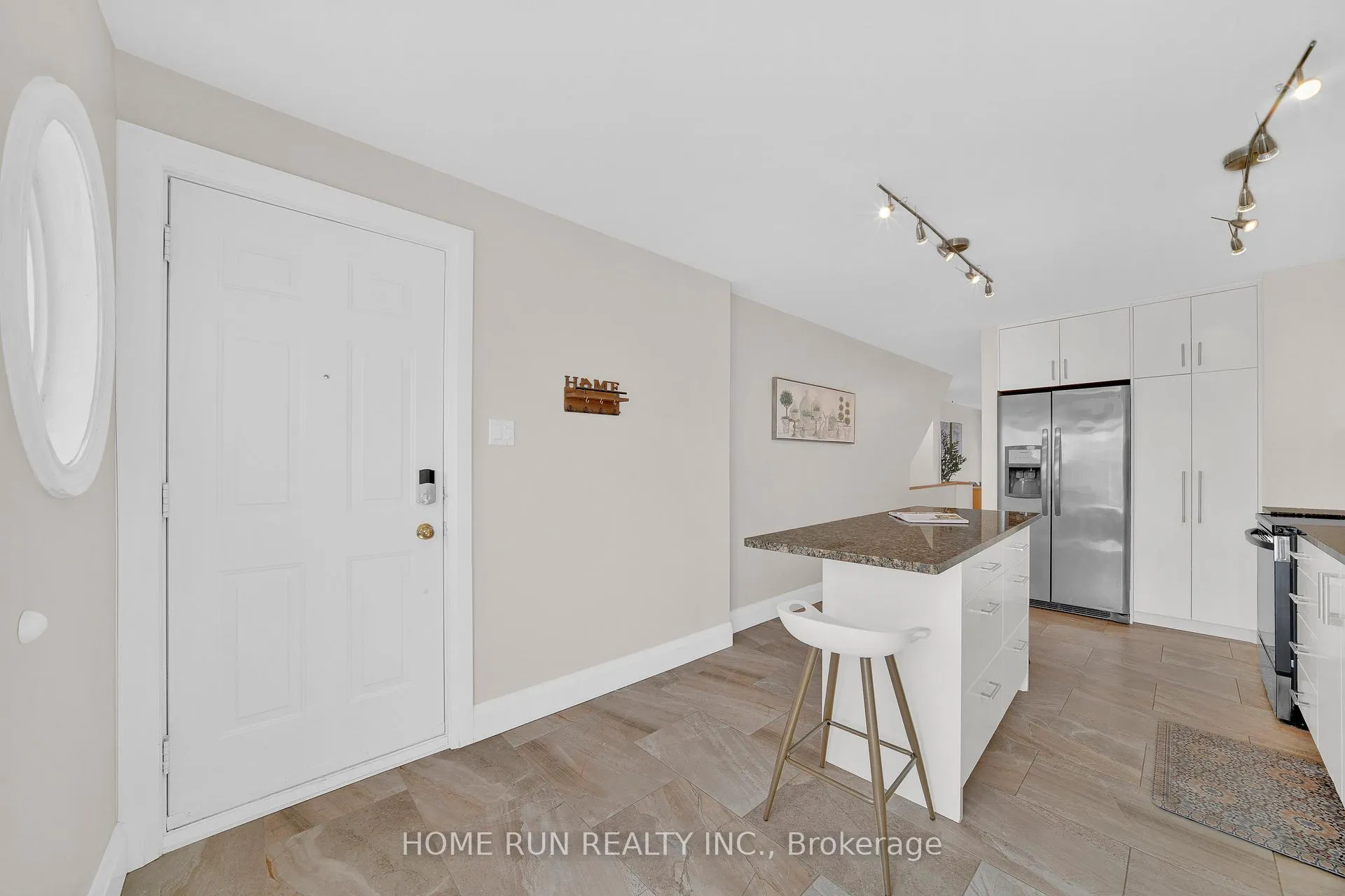 Photo 5 of 1150 Gablefield Private, Ottawa, Beaconwood — HOMEH