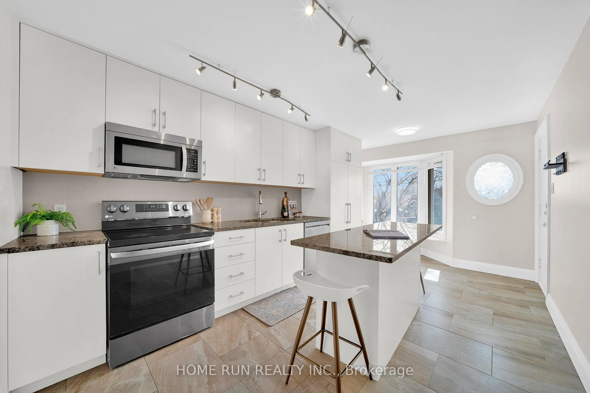 Photo 7 of 1150 Gablefield Private, Ottawa, Beaconwood — HOMEH