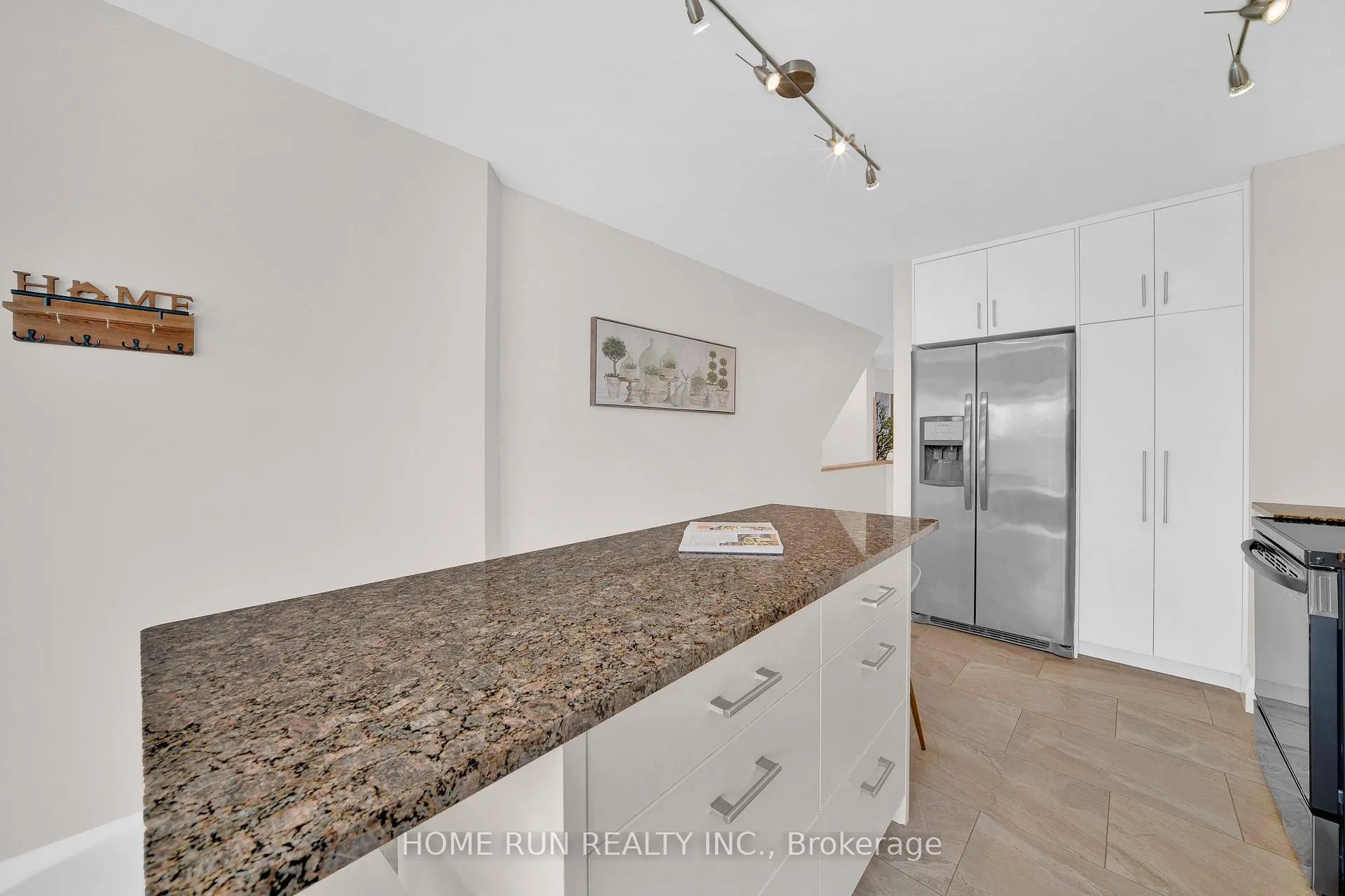 Photo 9 of 1150 Gablefield Private, Ottawa, Beaconwood — HOMEH