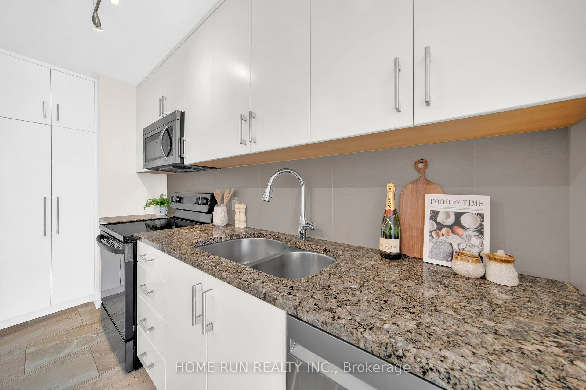 Photo 10 of 1150 Gablefield Private, Ottawa, Beaconwood — HOMEH