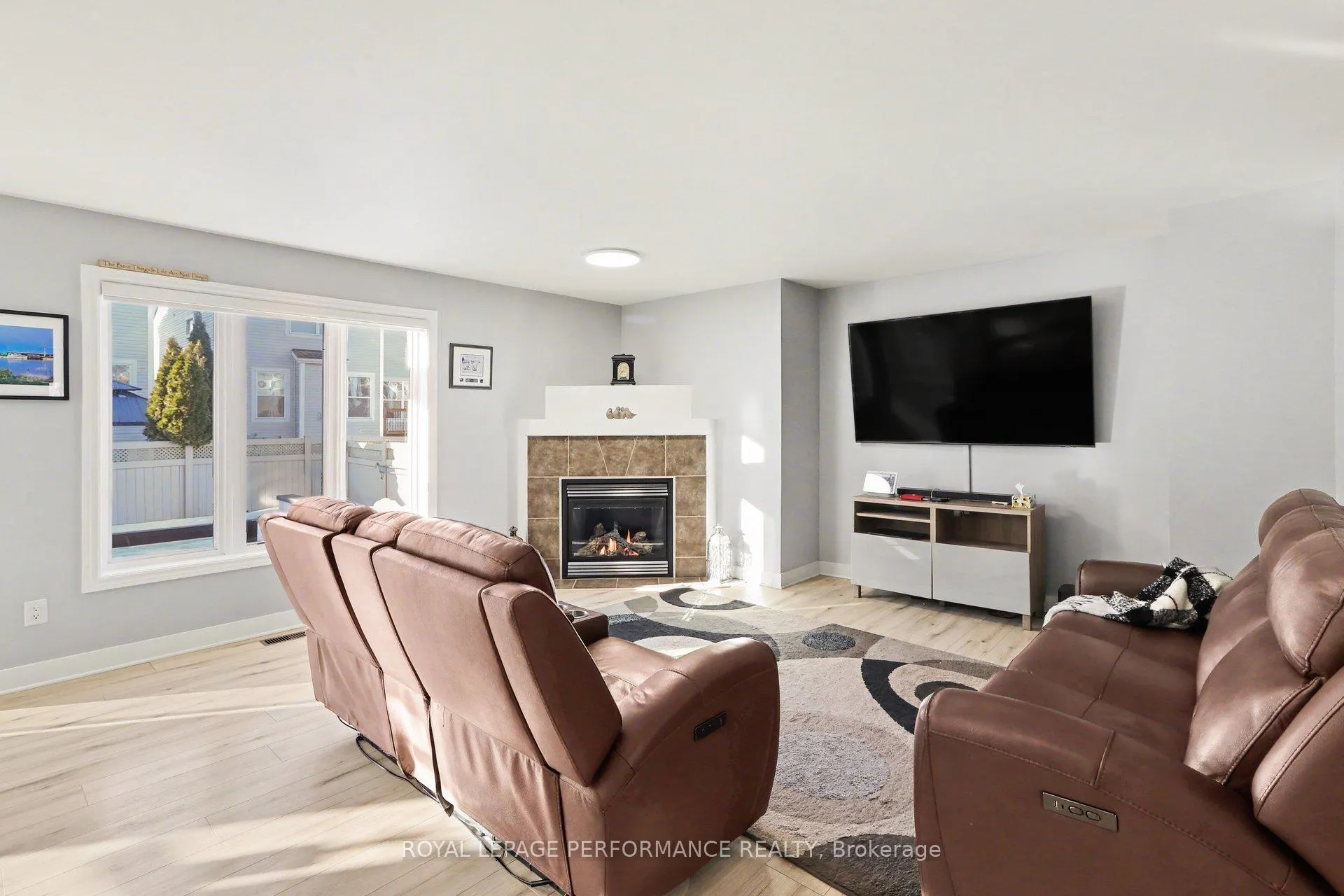 Photo 3 of 333 Timbertrail Terrace, Ottawa, Springridge/East Village — HOMEH