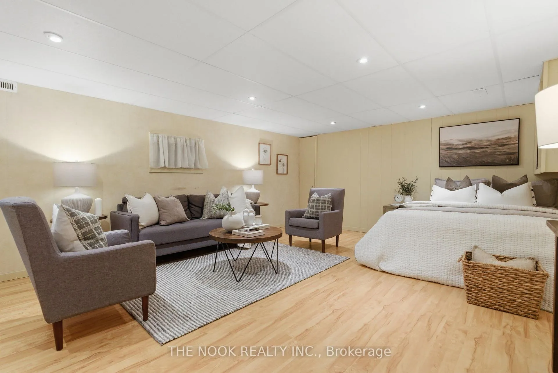 Photo 37 of 6 Nelson Street, Clarington, Bowmanville — HOMEH