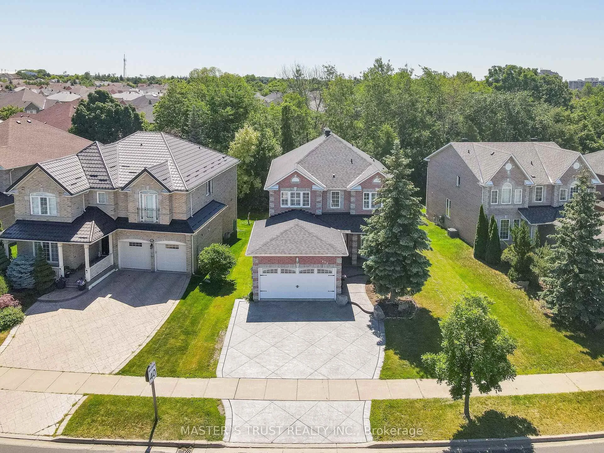 Photo 2 of 623 Carlton Road, Markham, Markville — HOMEH