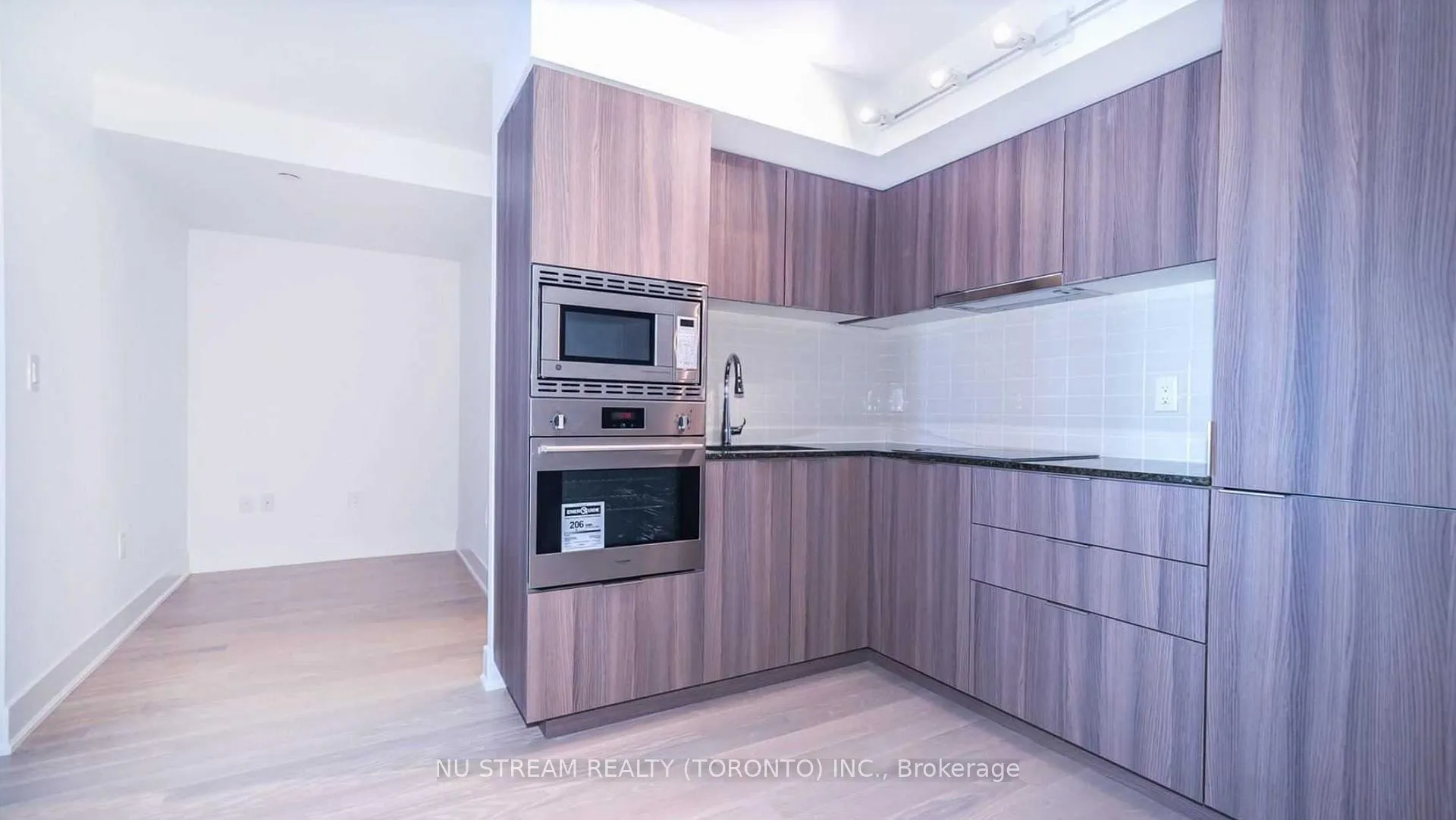Photo 7 of Unit 1620, 955 Bay Street, Toronto, Bay Street Corridor — HOMEH