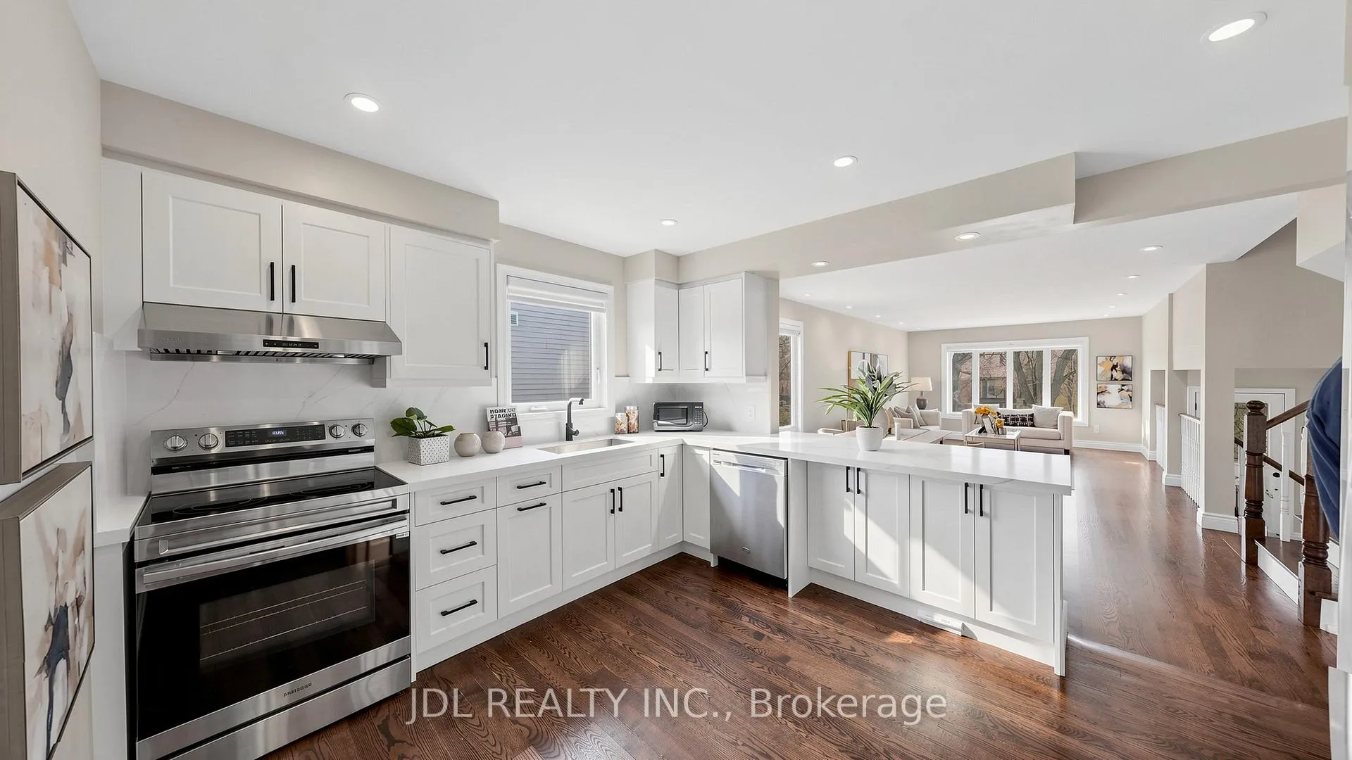 Photo 10 of 16 Breckonwood Crescent, Markham, Aileen-Willowbrook — HOMEH