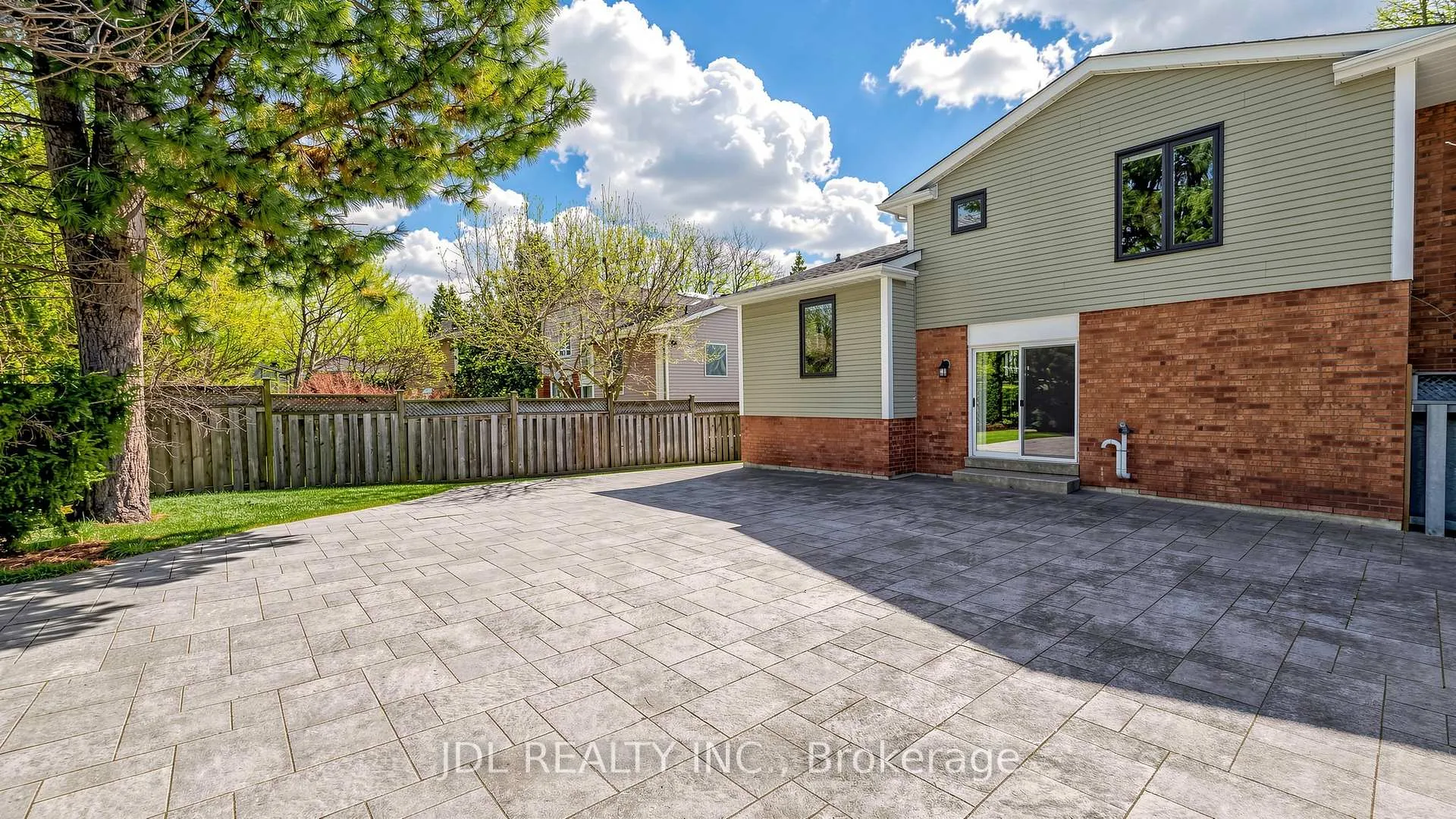 Photo 38 of 16 Breckonwood Crescent, Markham, Aileen-Willowbrook — HOMEH